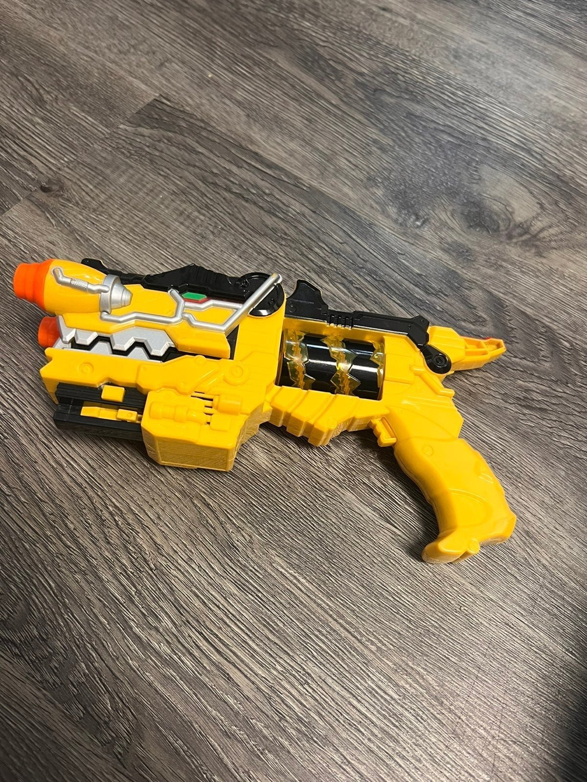 Bandai Power Rangers Dino Super Charge Deluxe Dino Morpher Gun Blaster Yellow