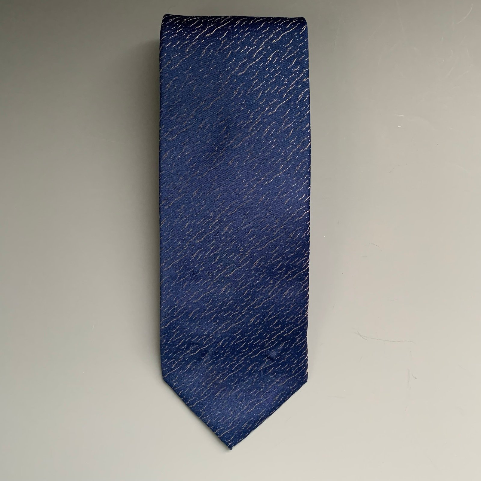 Hugo Boss Wavy Geometric Pattern Poly Mens Classic Designer Dress Tie Blue 57