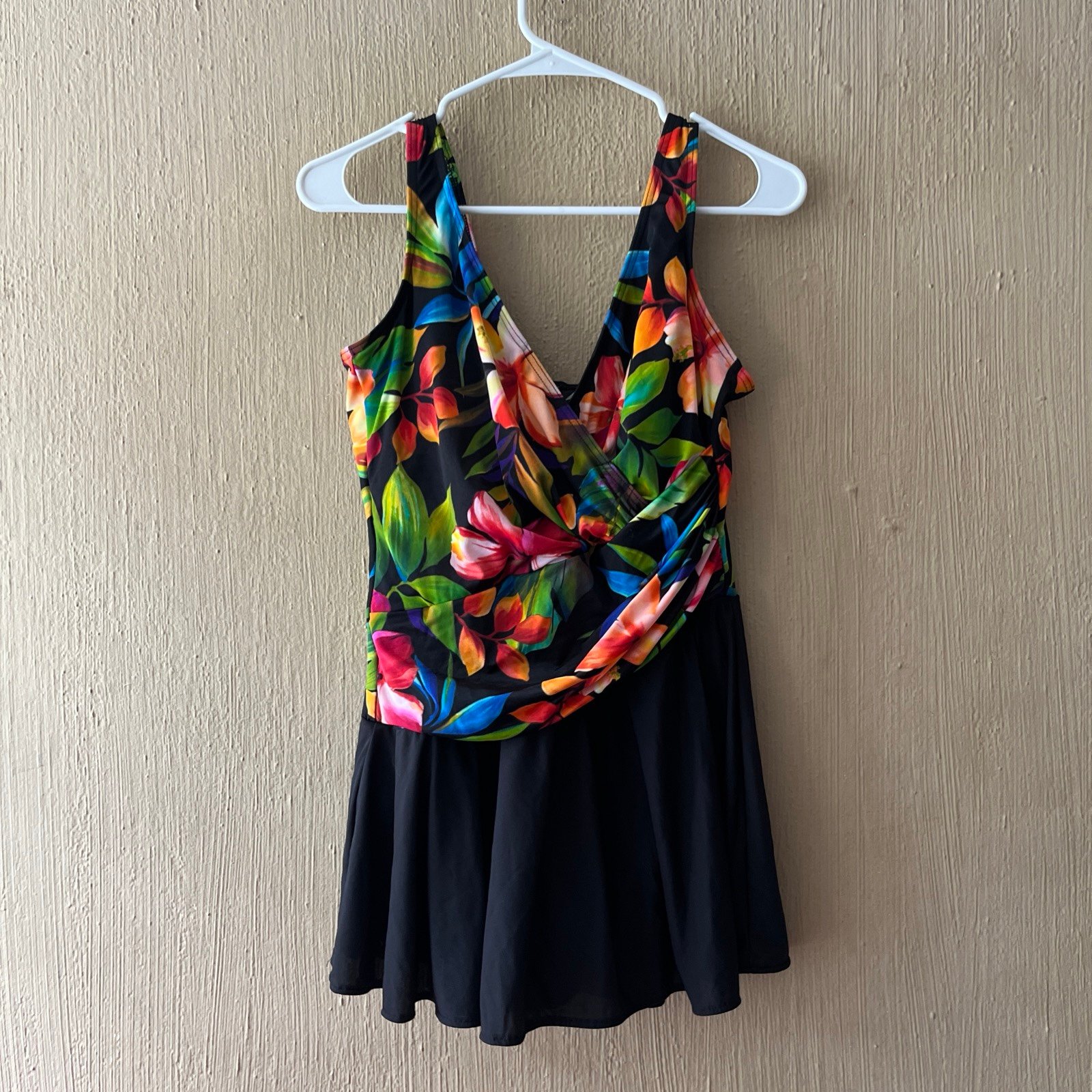 MiracleSuit Marais Tropical One Piece Slimming Swim Dress Size 18W wrap