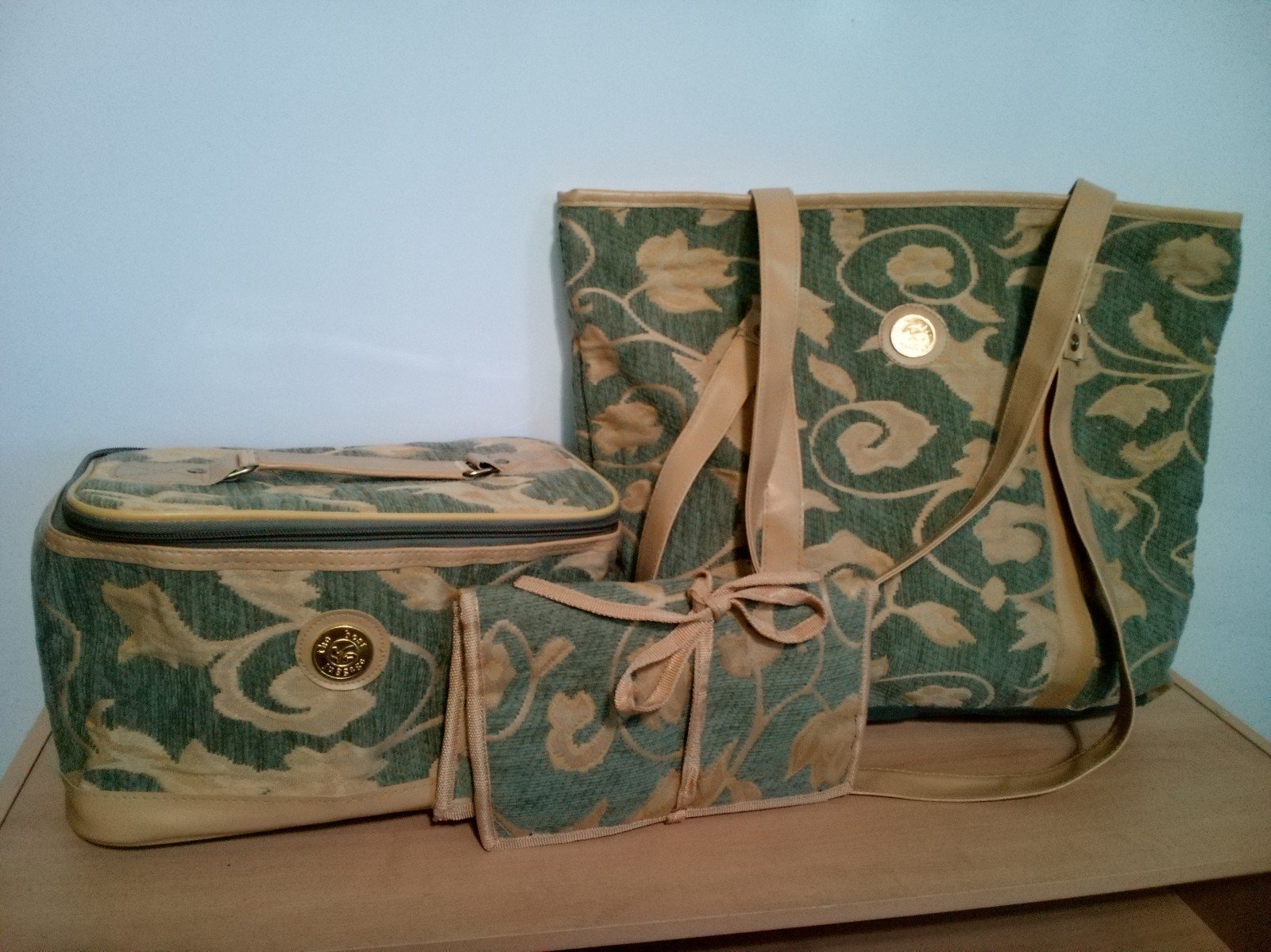 (New) Travel Luggage Bags, Matching 4 Piece Set, Tan Floral Design & Green Suede