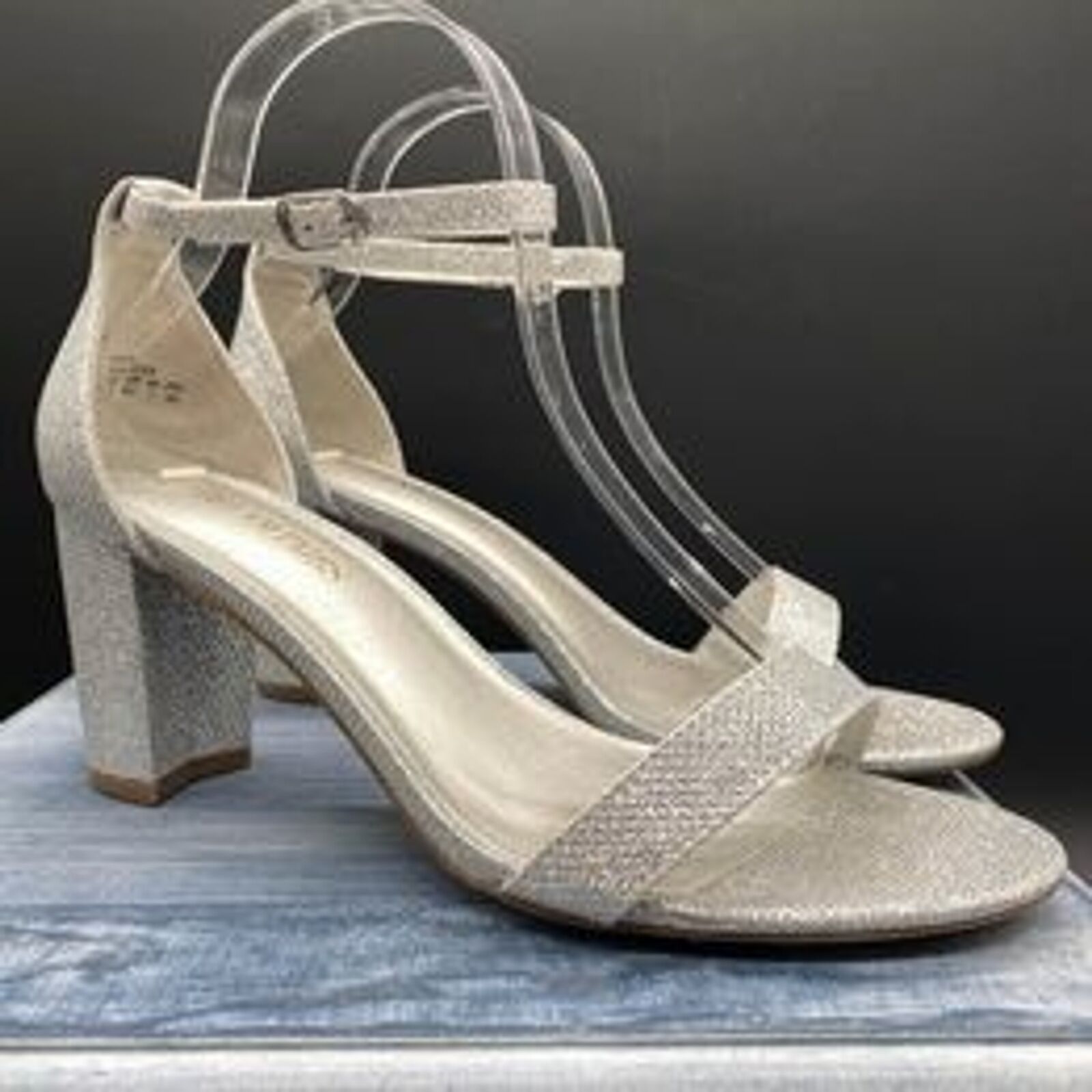 New DREAM PAIRS Women's Chunk Low Heel Sandals Silver Size 9