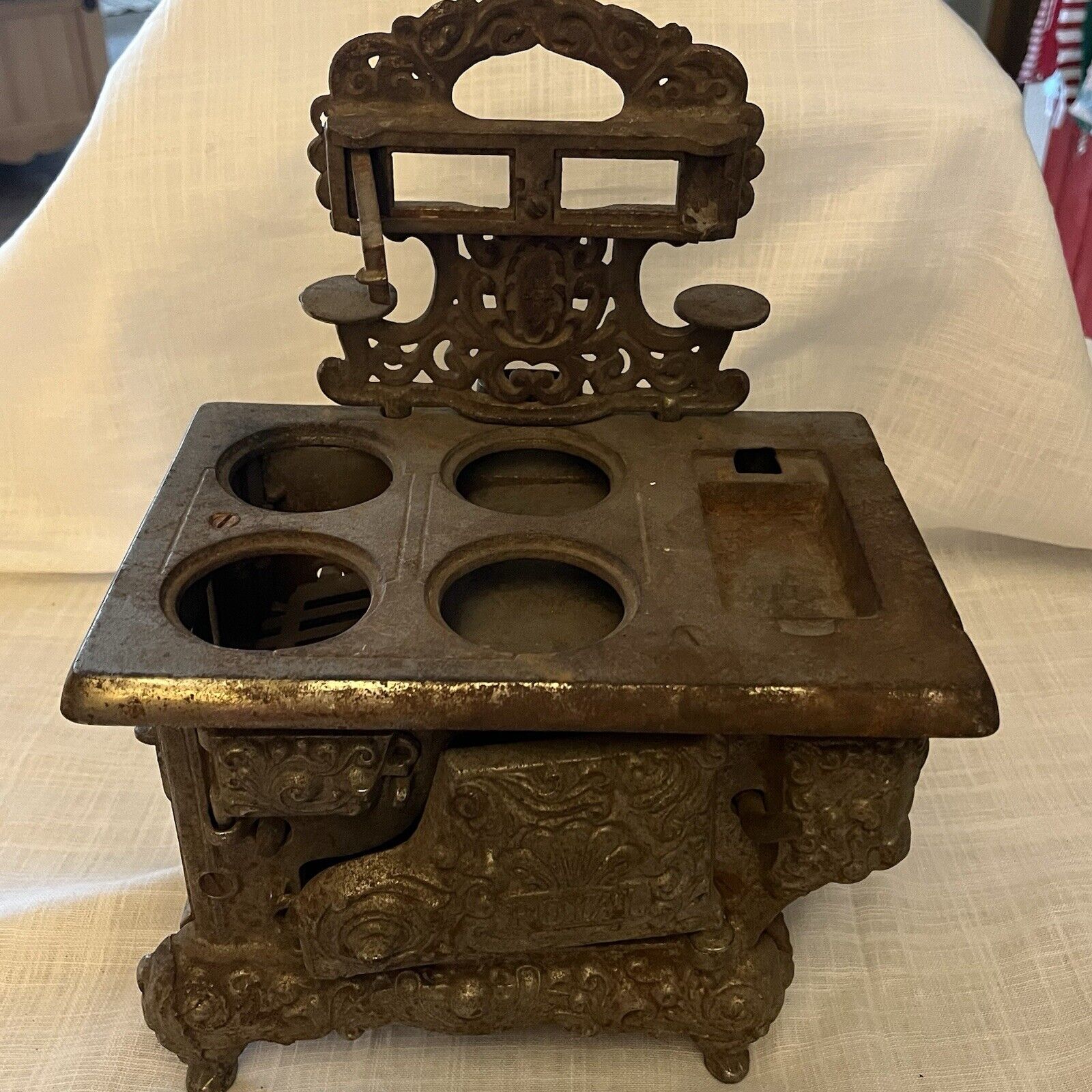 Royal Cast Iron Dealers Sample Miniature Toy Stove