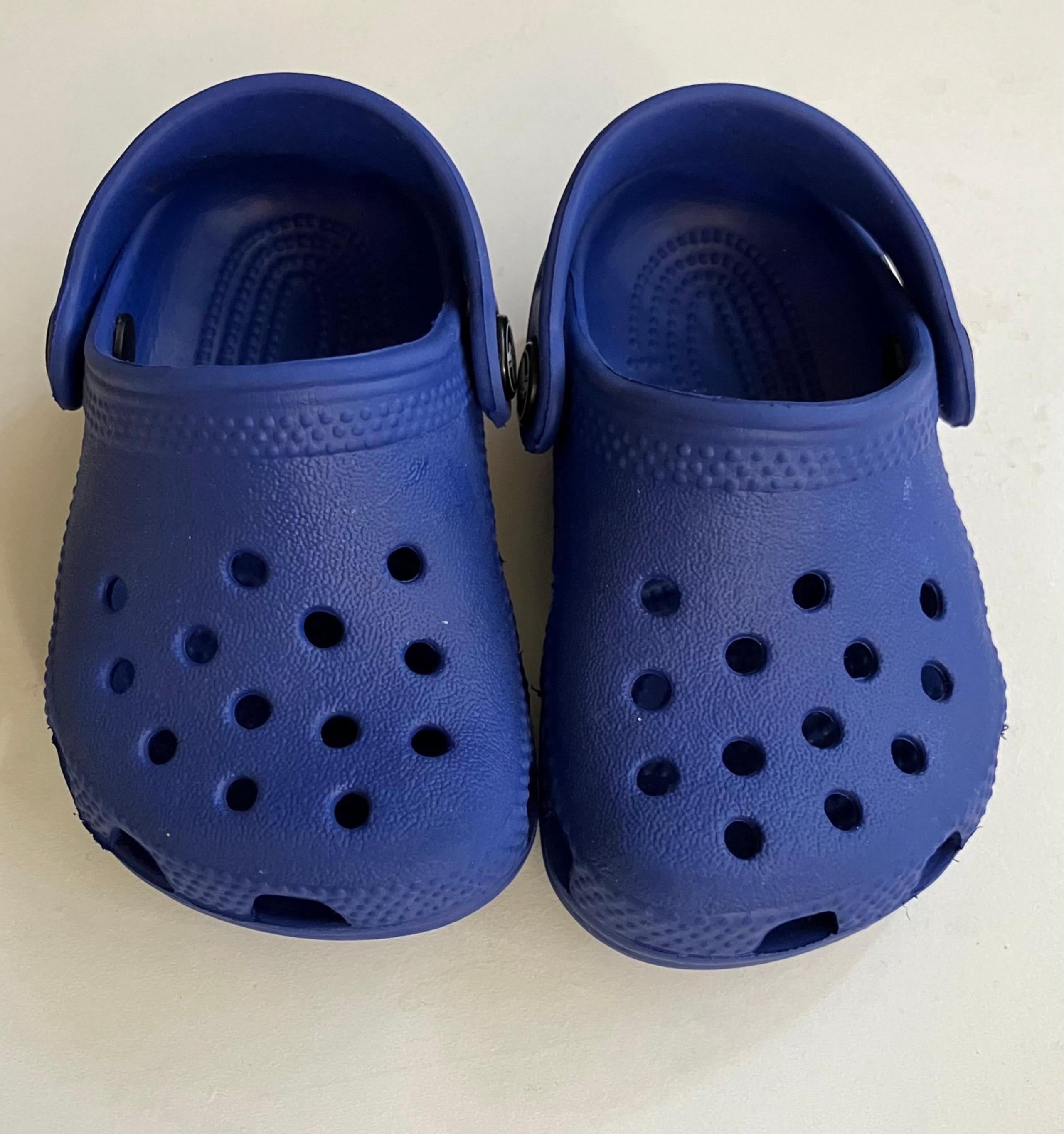 Crocs size 2/3c