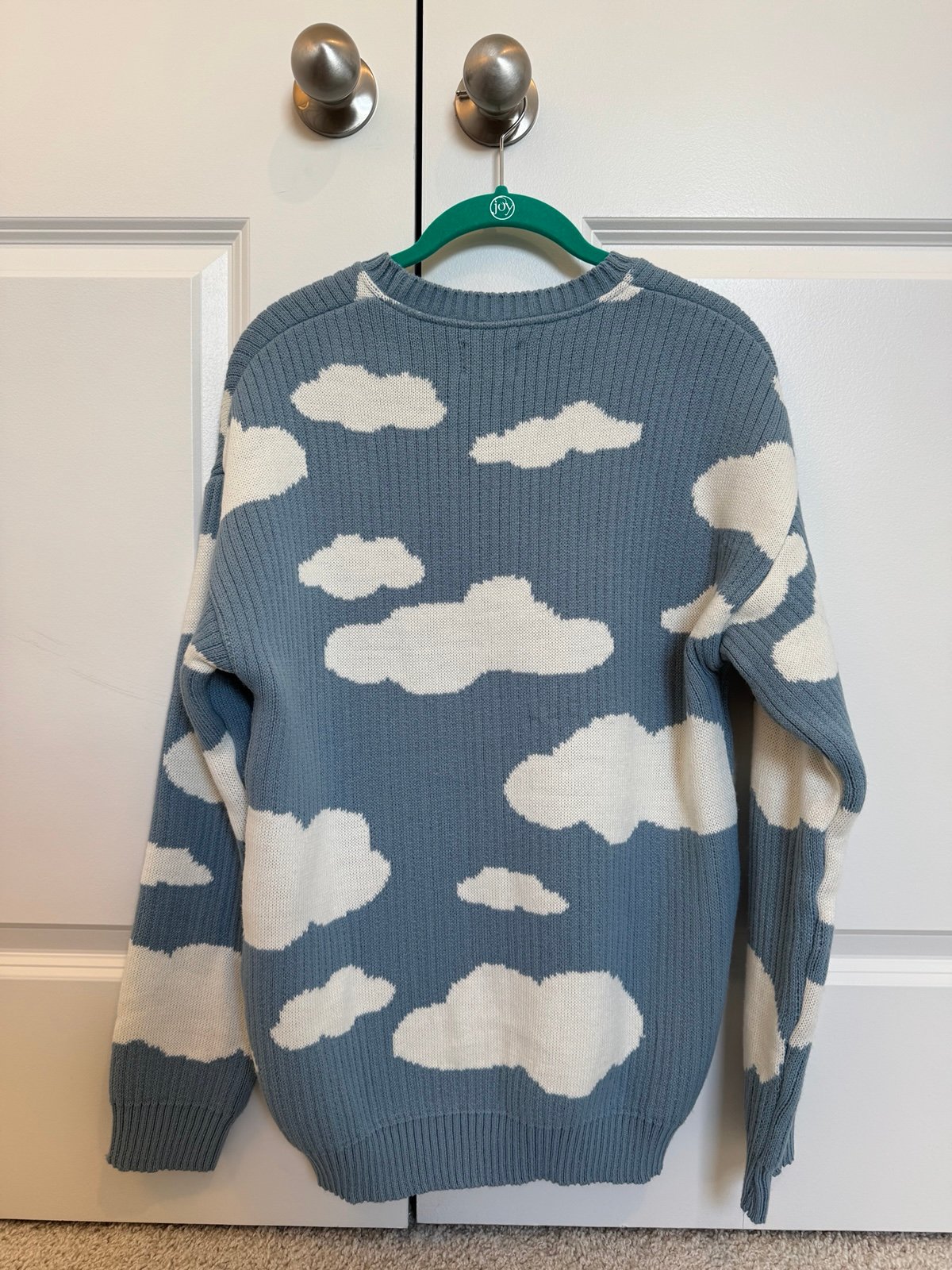 Cloud Sweater Unisex Size small - detail