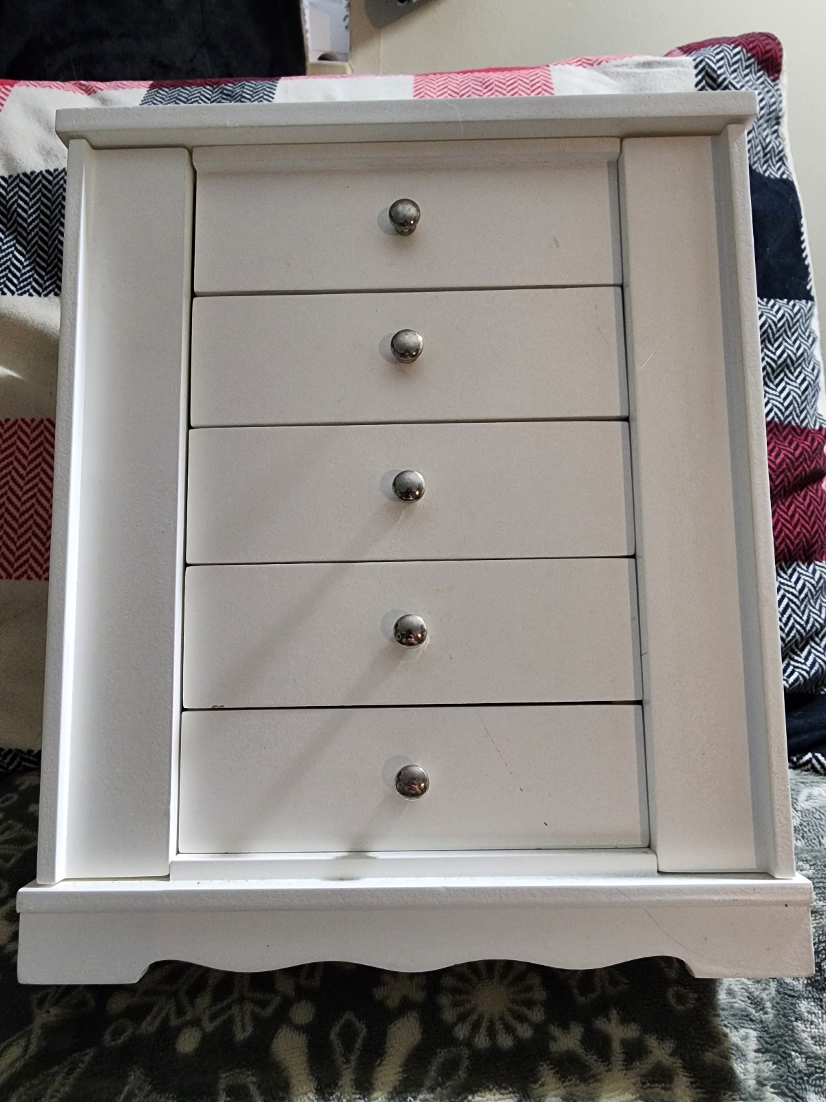 Pink and white jewelry box