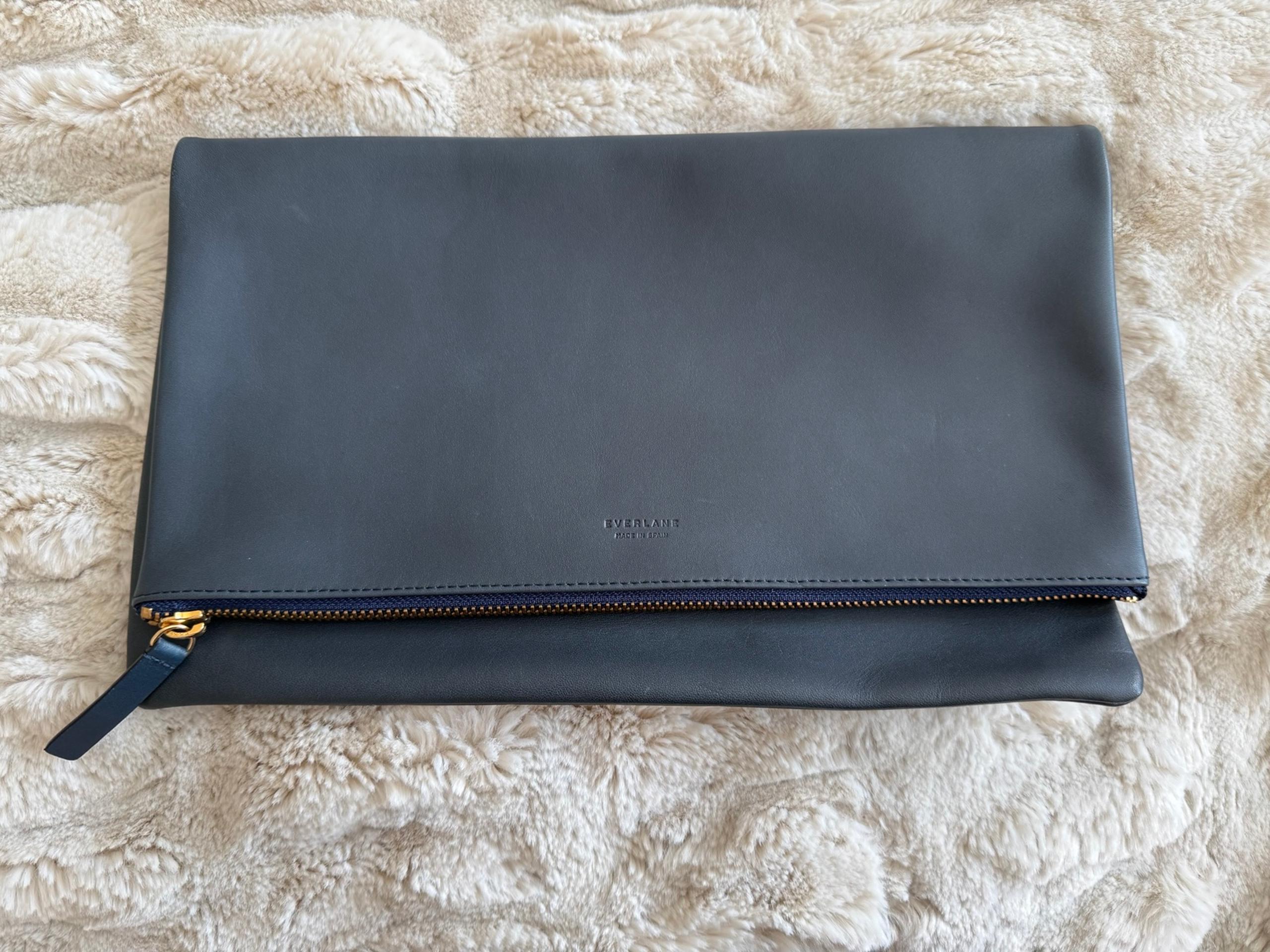 Everlane leather foldover clutch in navy