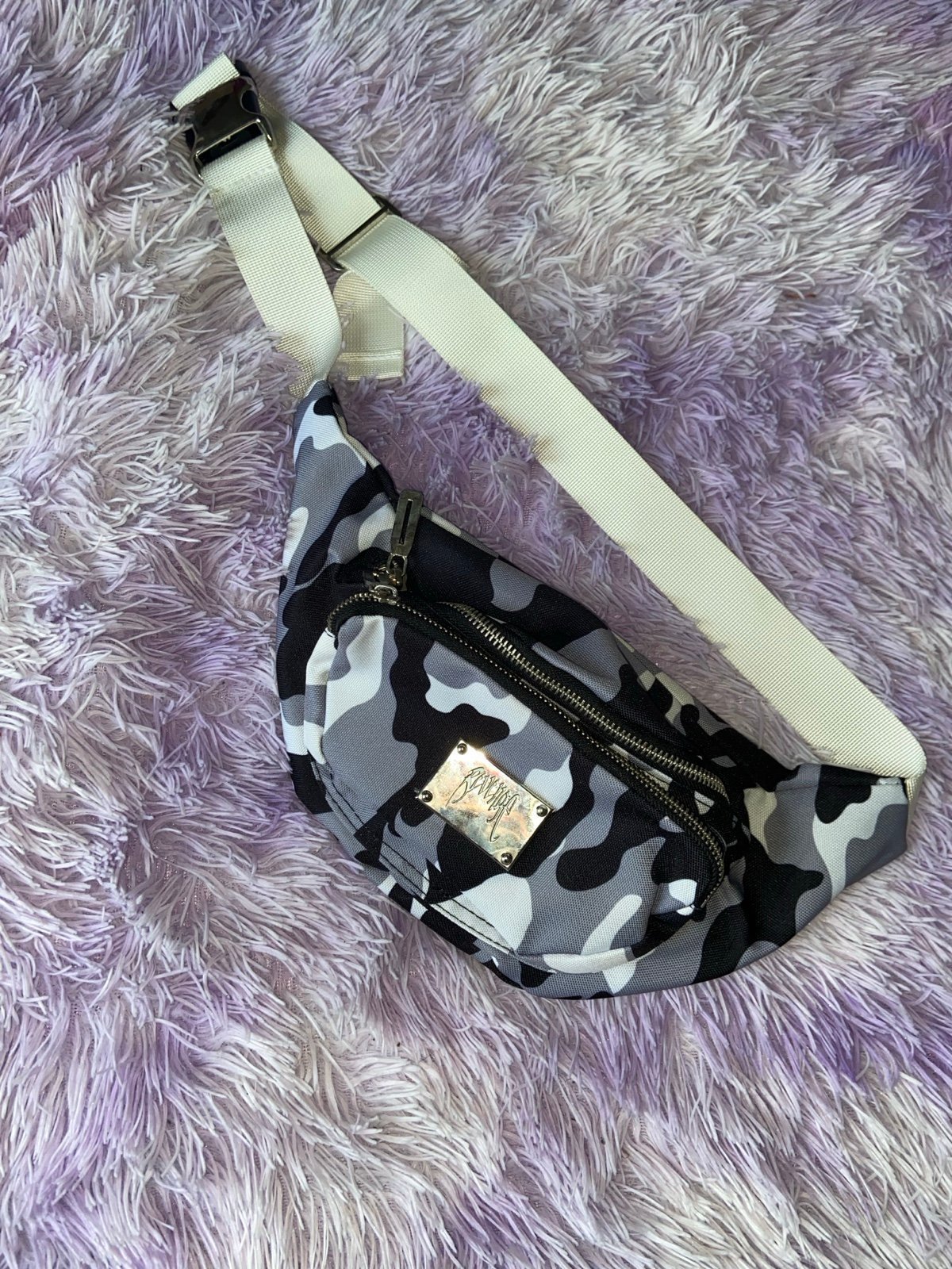 Revenge snow camo sling bag