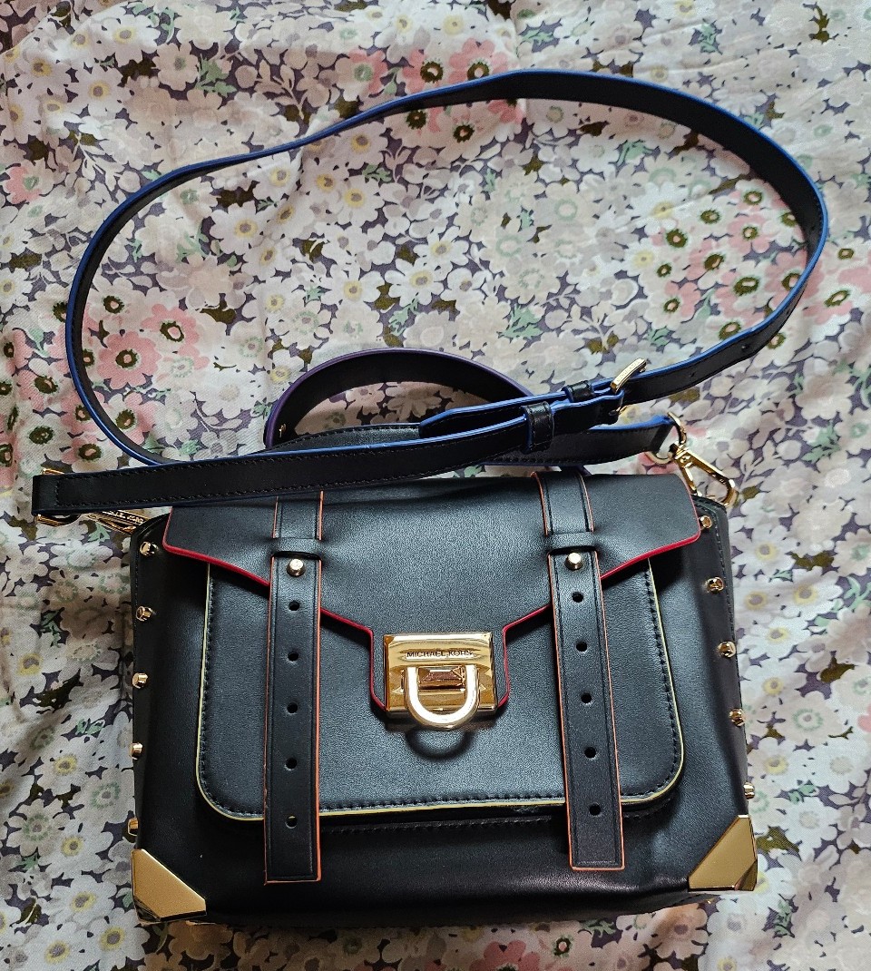 Micheal Kors purse