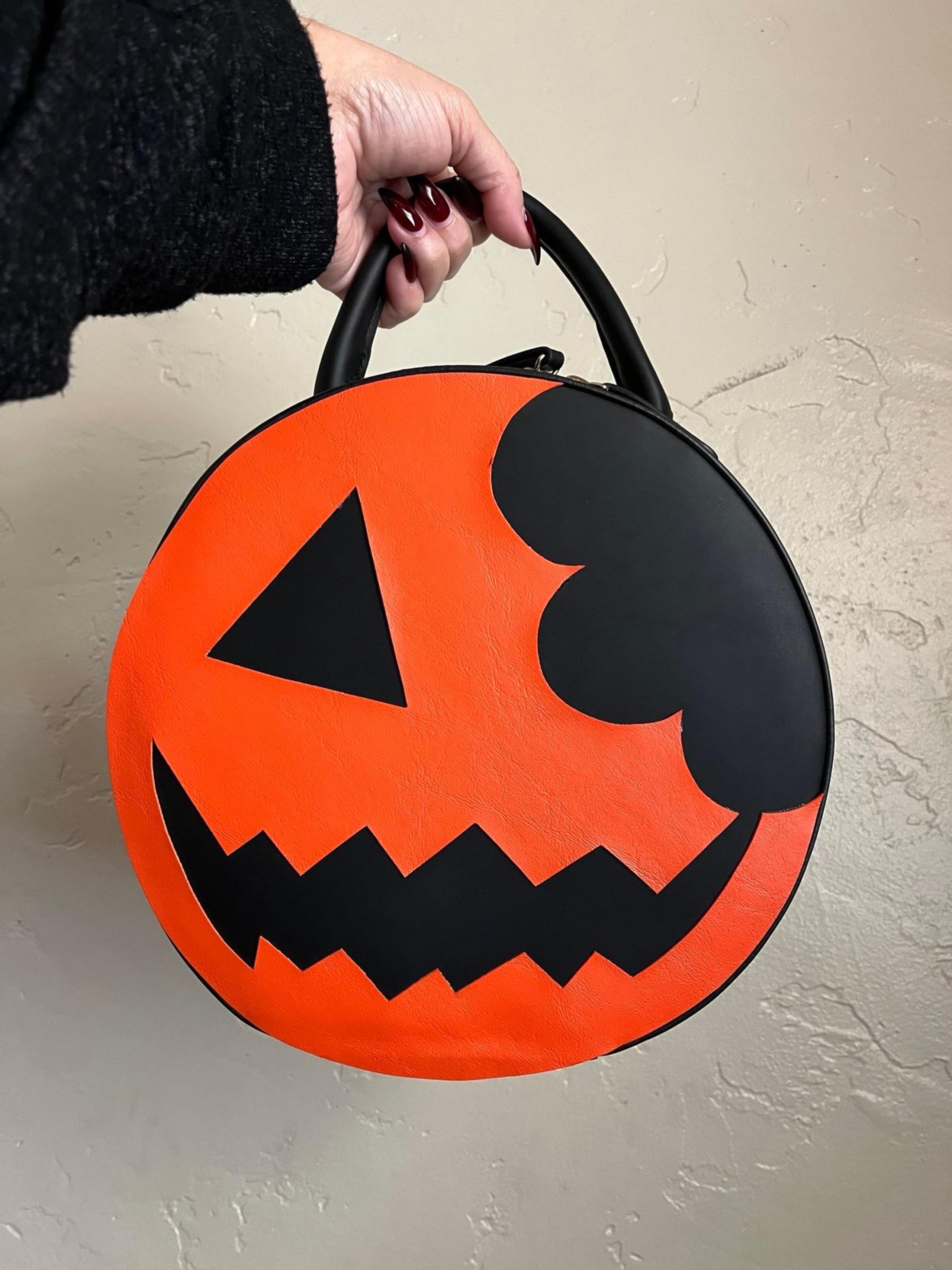 #Samhain #Pumpkin #Halloween #trickrtreat decorated purse #jackolantern sucker