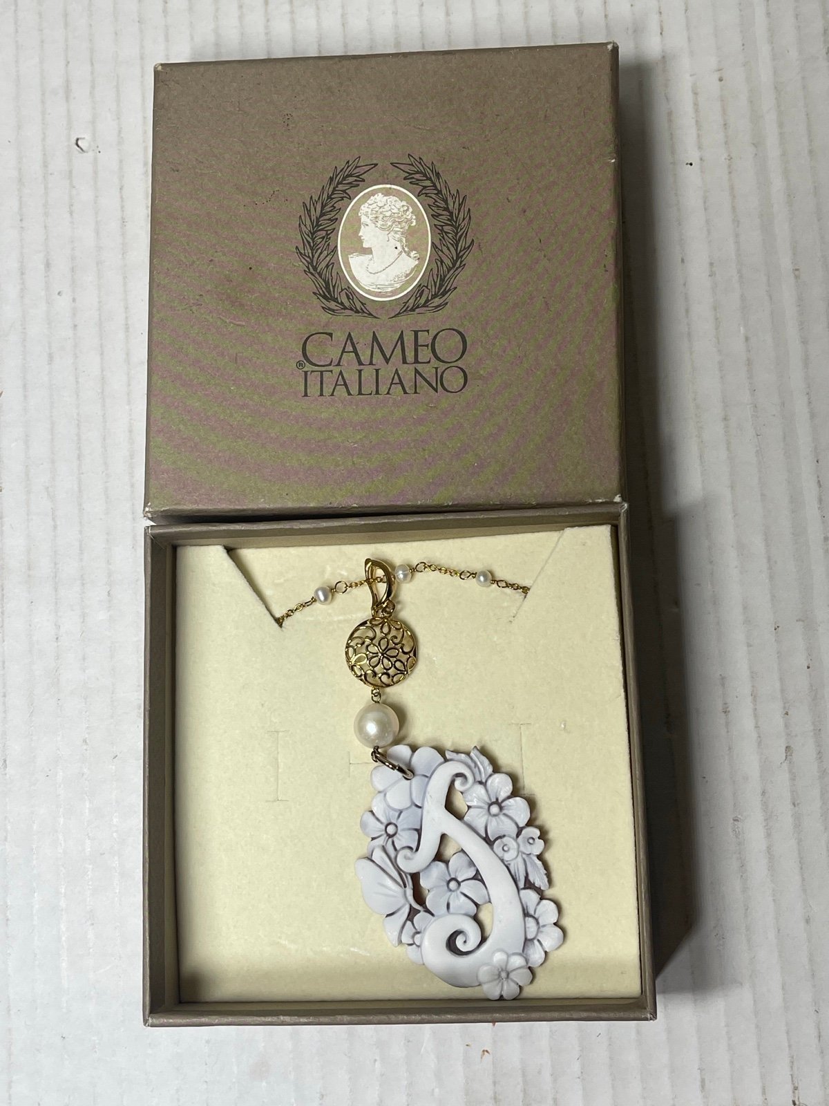 Authentic Diluca Cameo Italiano Initial Letter J Elements Necklace Pendant Shell
