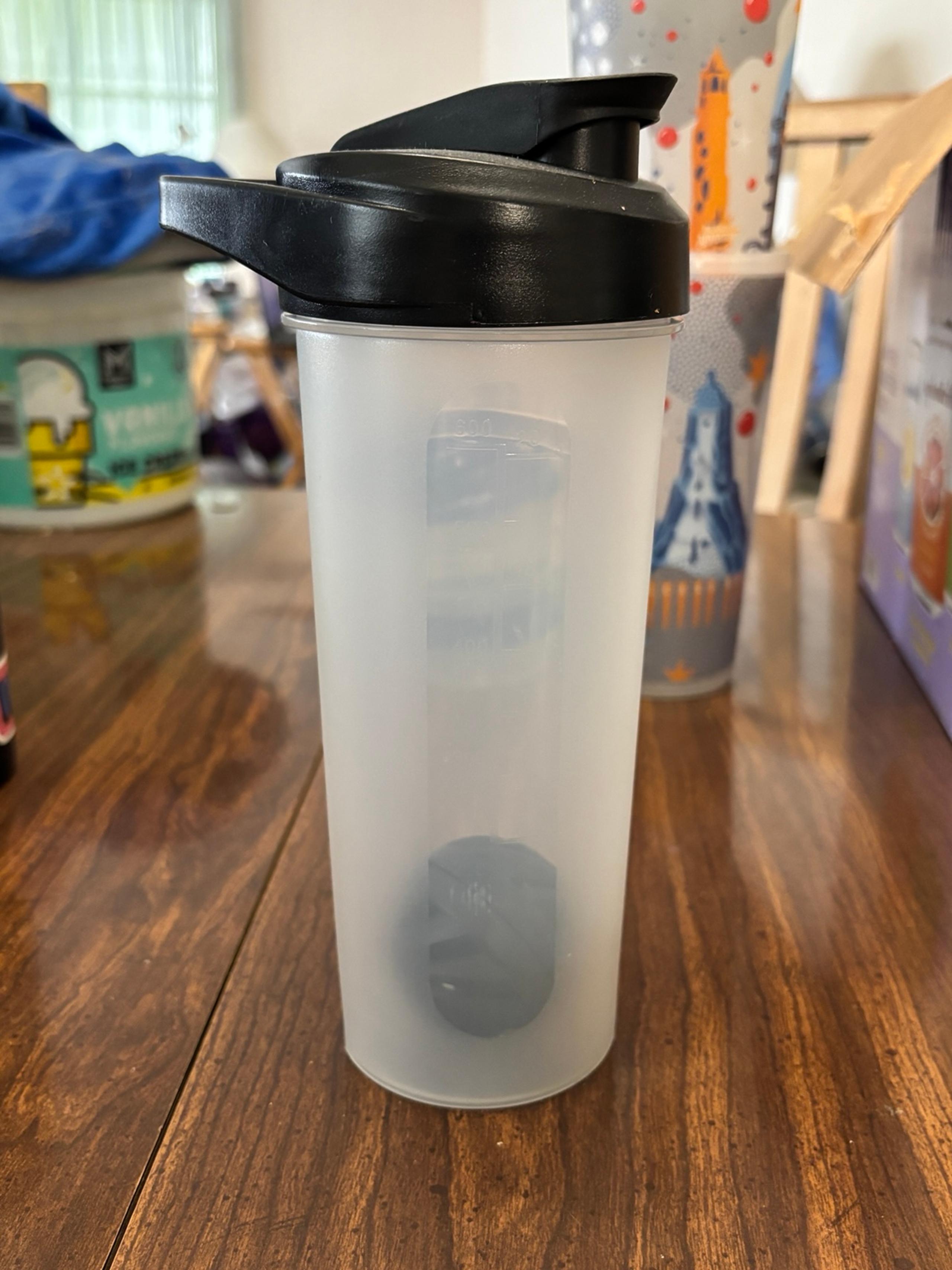 Protein shaker bottle 20 oz
