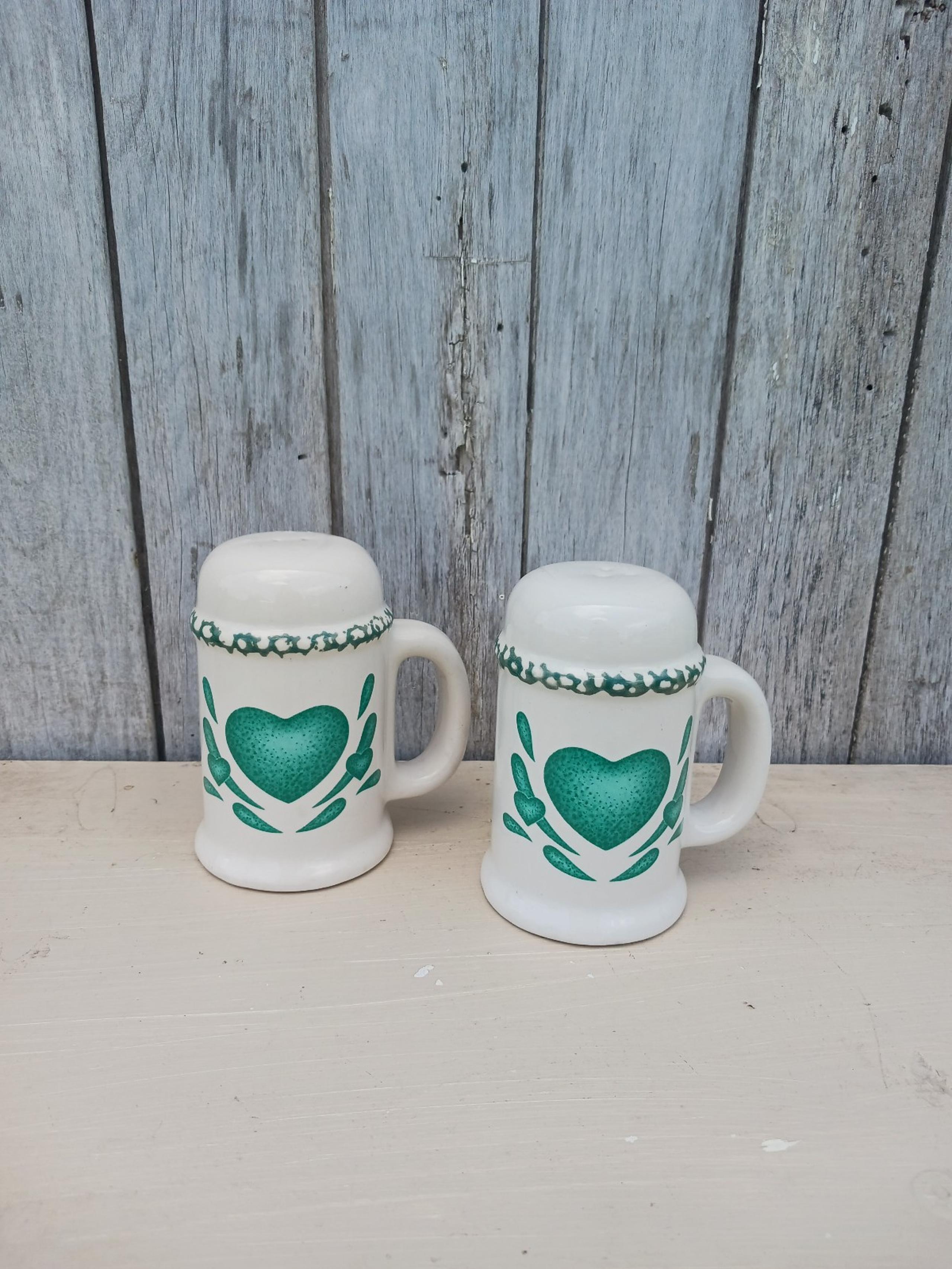 Corelle Green Heart Ceramic Salt and Pepper Shakers w/Handles Country Farmhouse