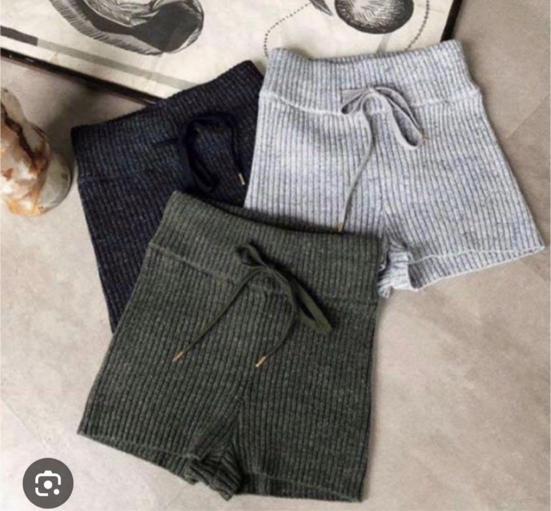 Juemi Contrast Knit Shorts Shorts