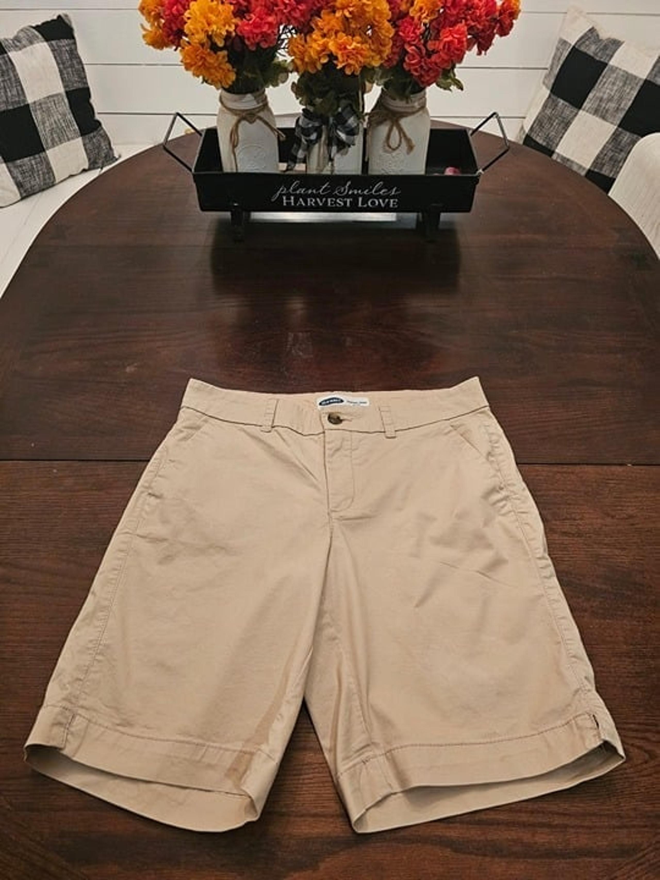 Women's size 6 Old Navy shorts
