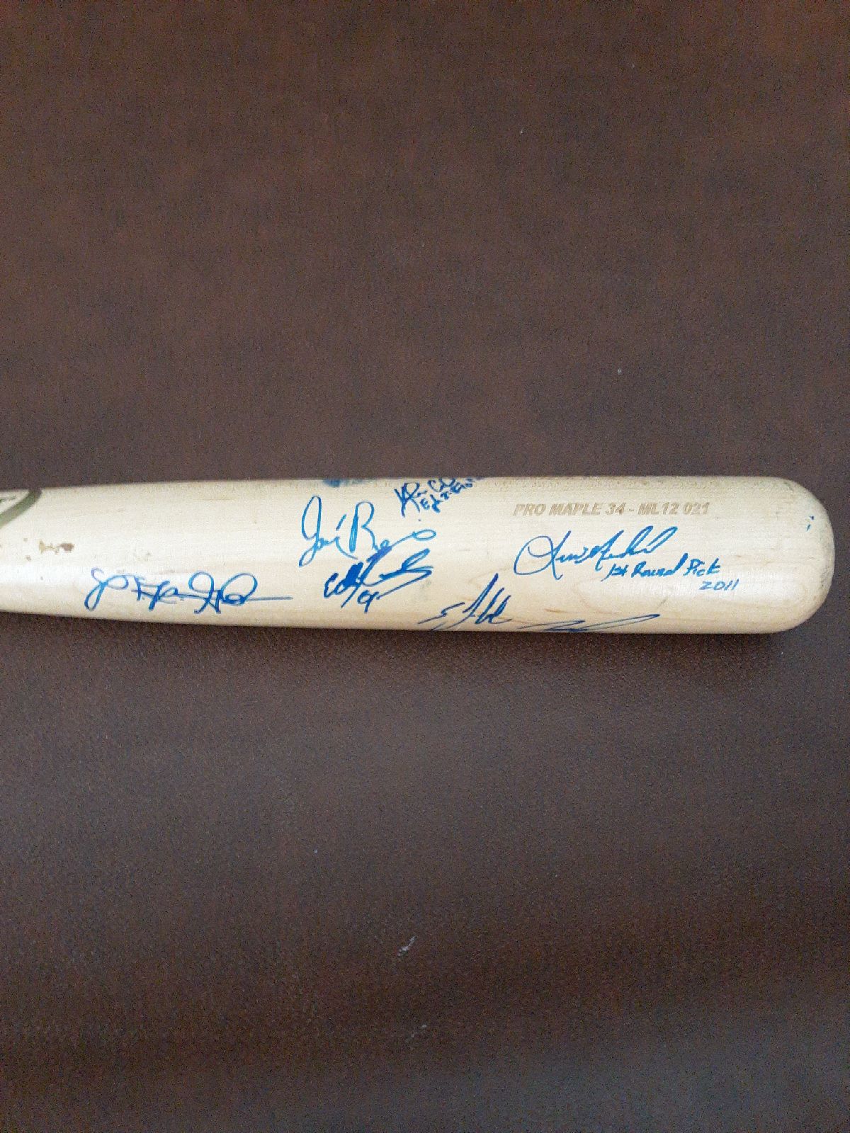 Twins team bat gu signed