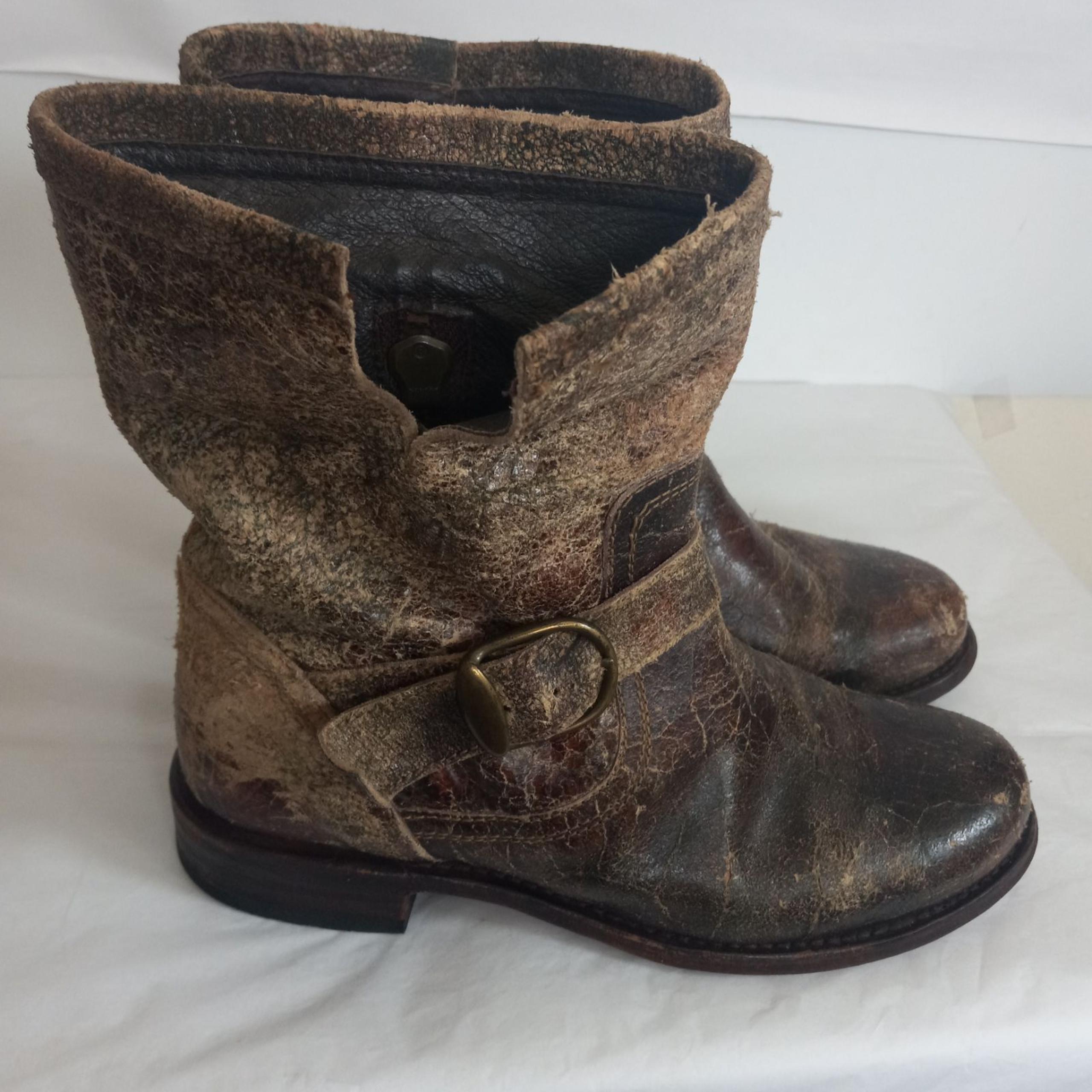 Sendra women's crackling distressed leather shorts biker  boots size 6.5