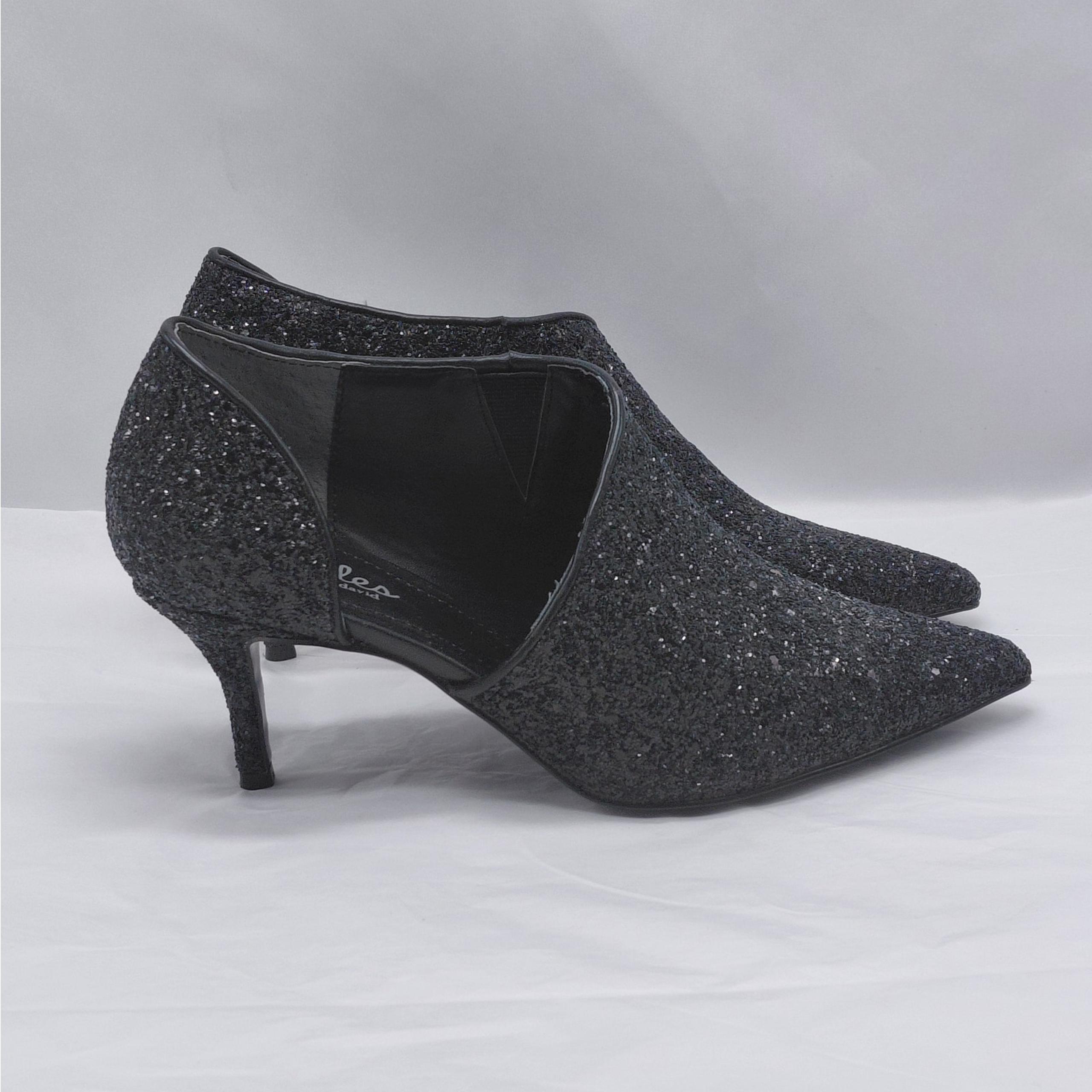 Charles By Charles David Annual Womens Heels Shoes Size 7.5M Black Pointed Toe