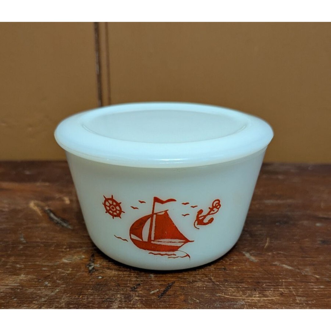 VTG McKee White Red Sailboat Anchor Refrigerator Dish 4 Round w Stacking Lid