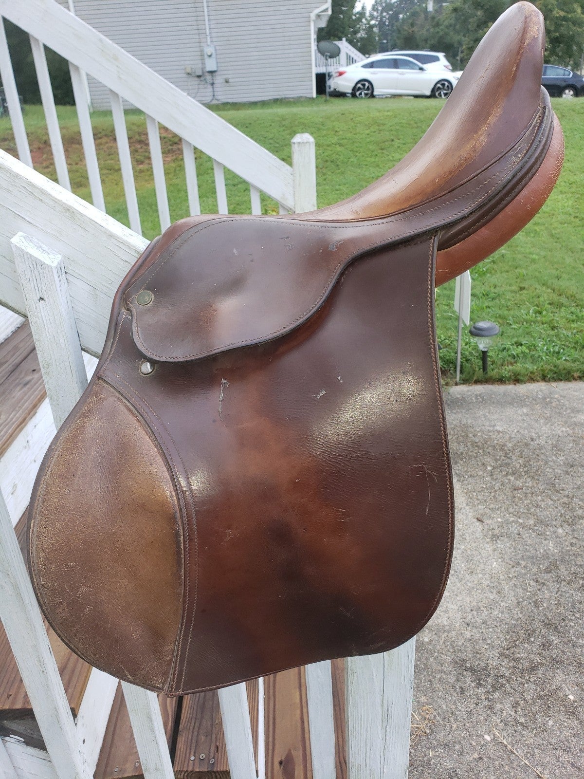 English shops saddle