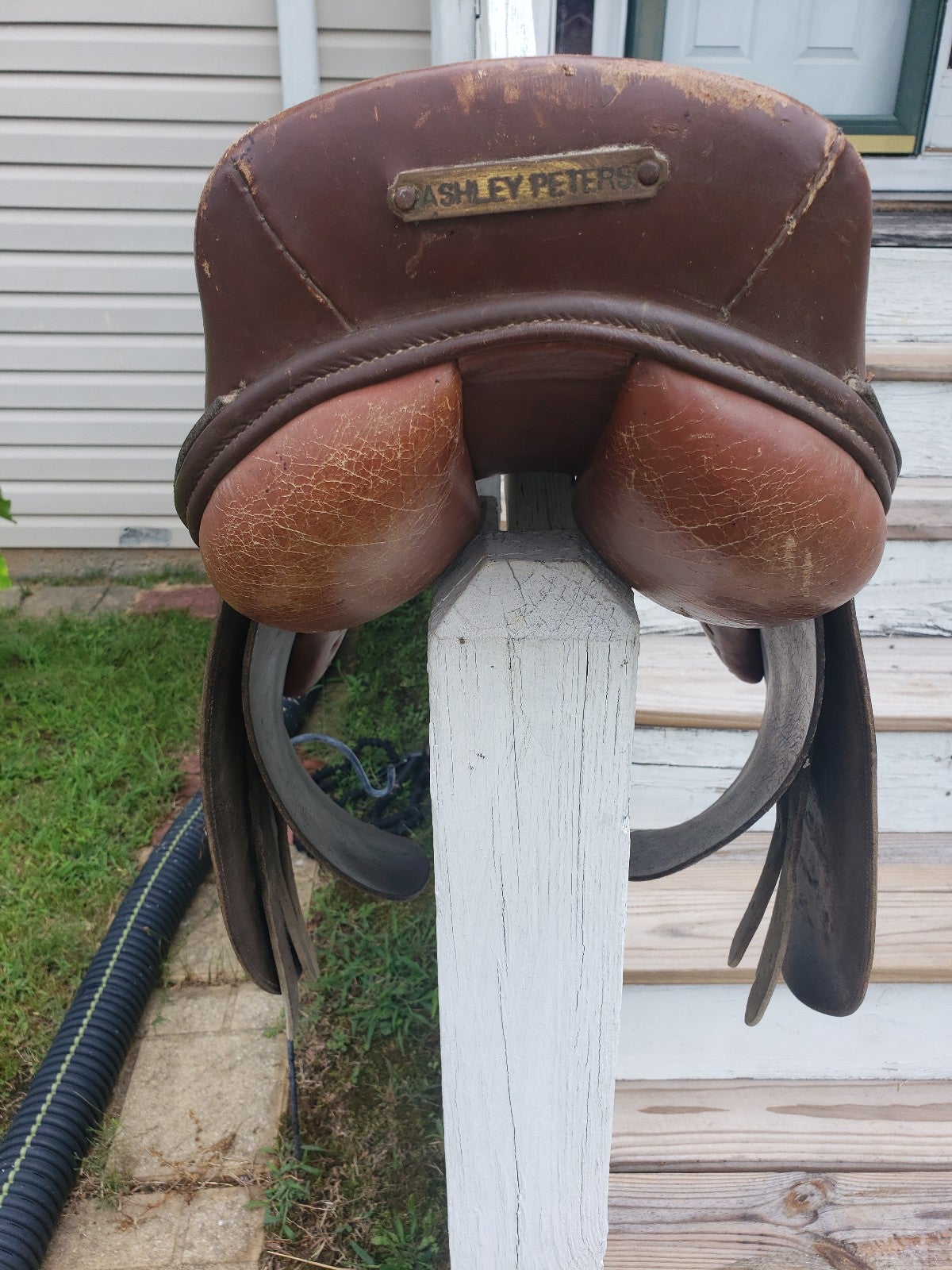English shops saddle