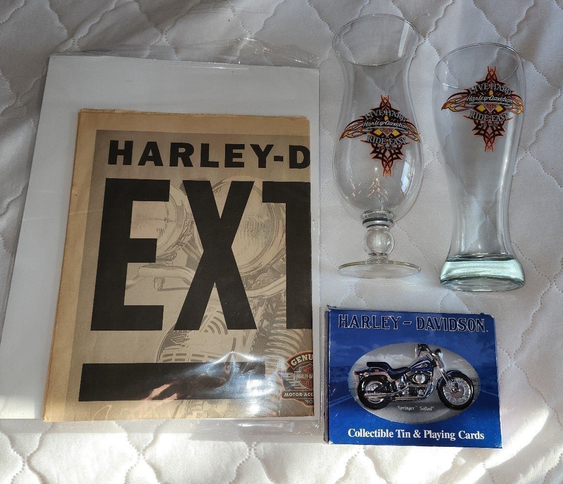 9 HARLEY-DAVIDSON: 1 Hat, 2 CAFE LAS VEGAS GLASS, Cards, Newspaper, Bear, Cork