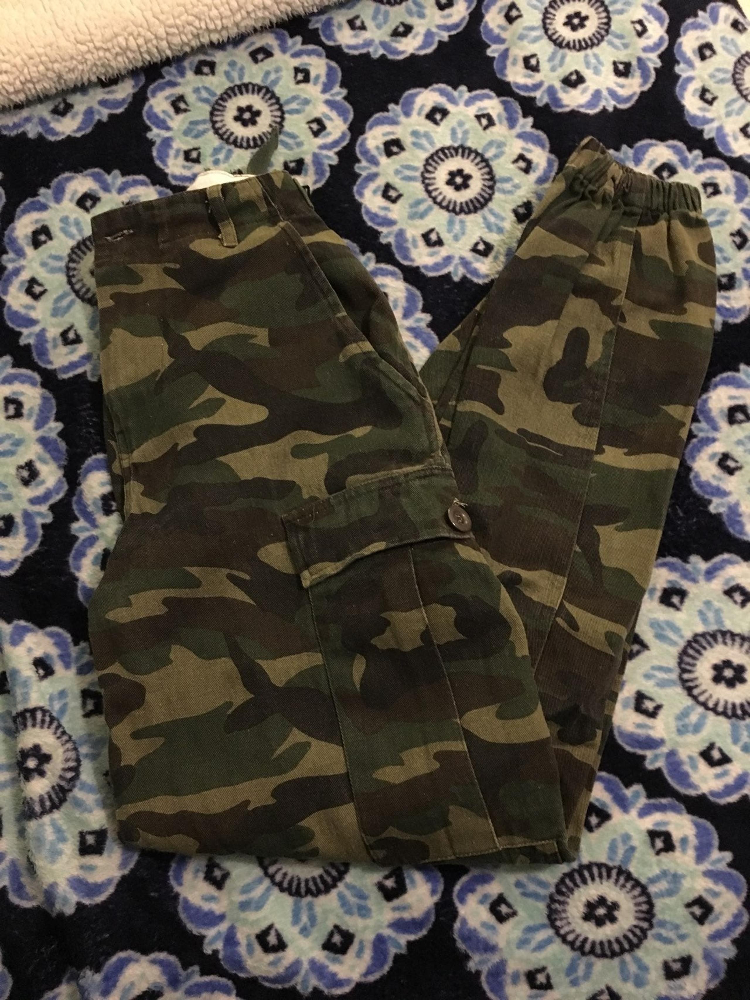 FASHION NOVA CAMO CARGO PANTS
