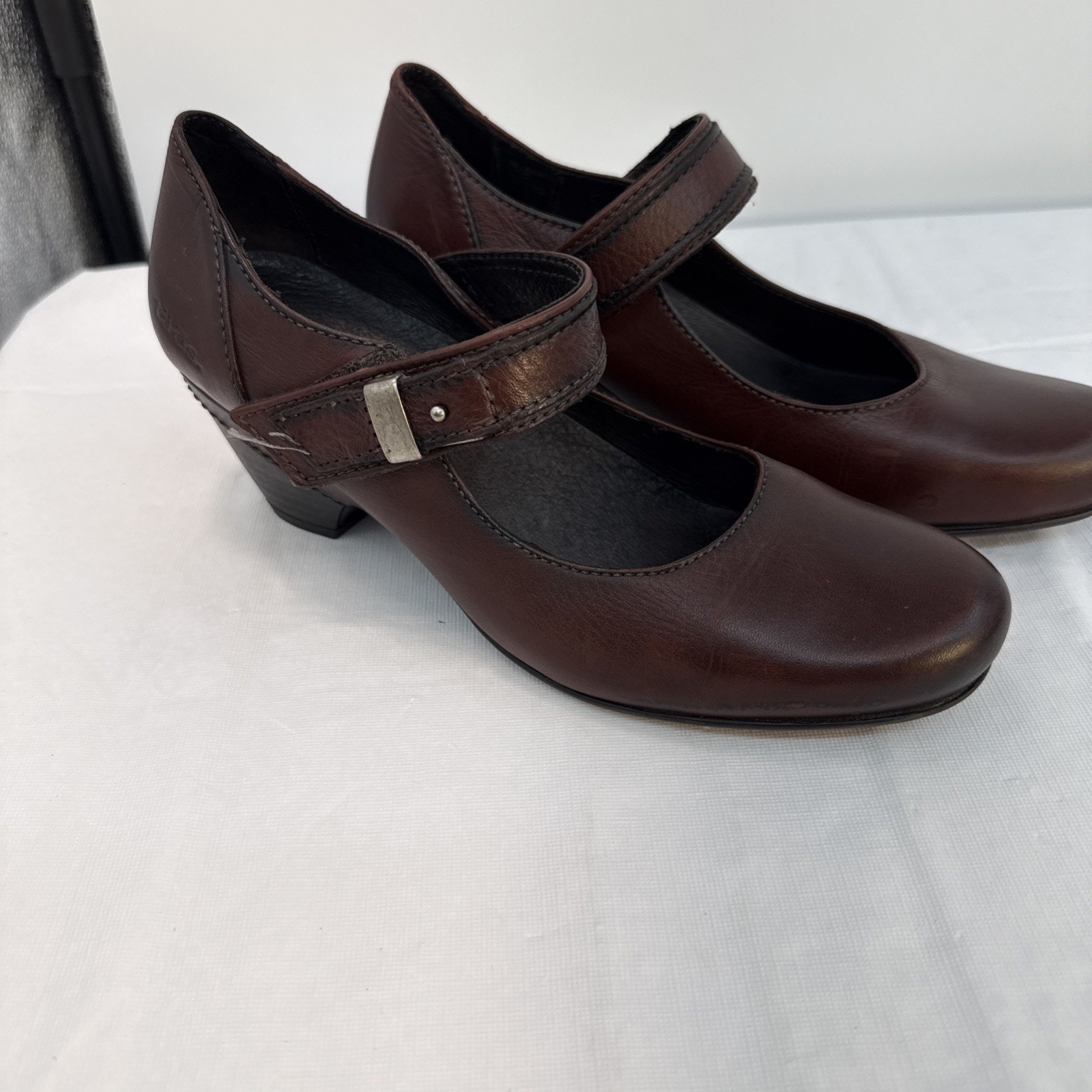 Taos Footwear Women's Classic Brown Leather Mary Jane Heels Size 39 (US 8-8.5)