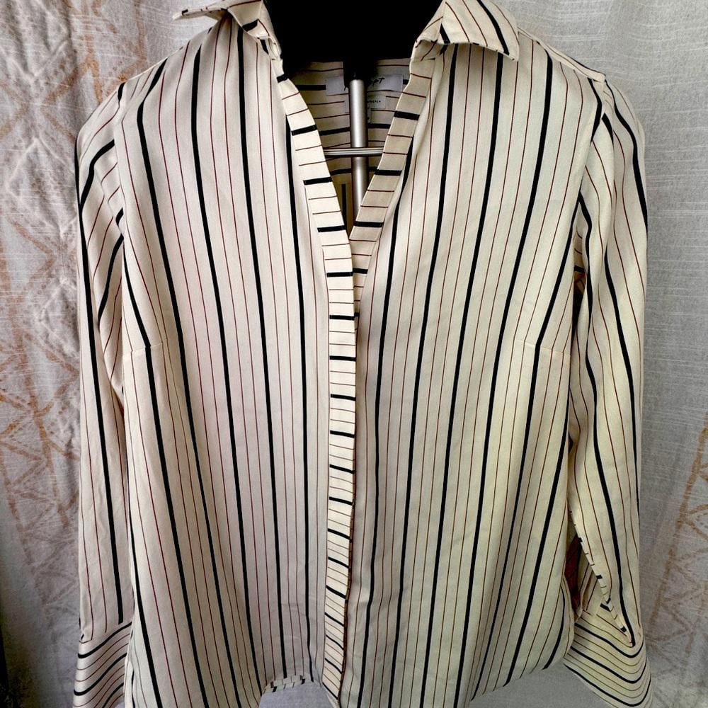Foxcroft Wrinkle Free Shaped Fit Button Up Shirt Size 6 purple and navy stripes