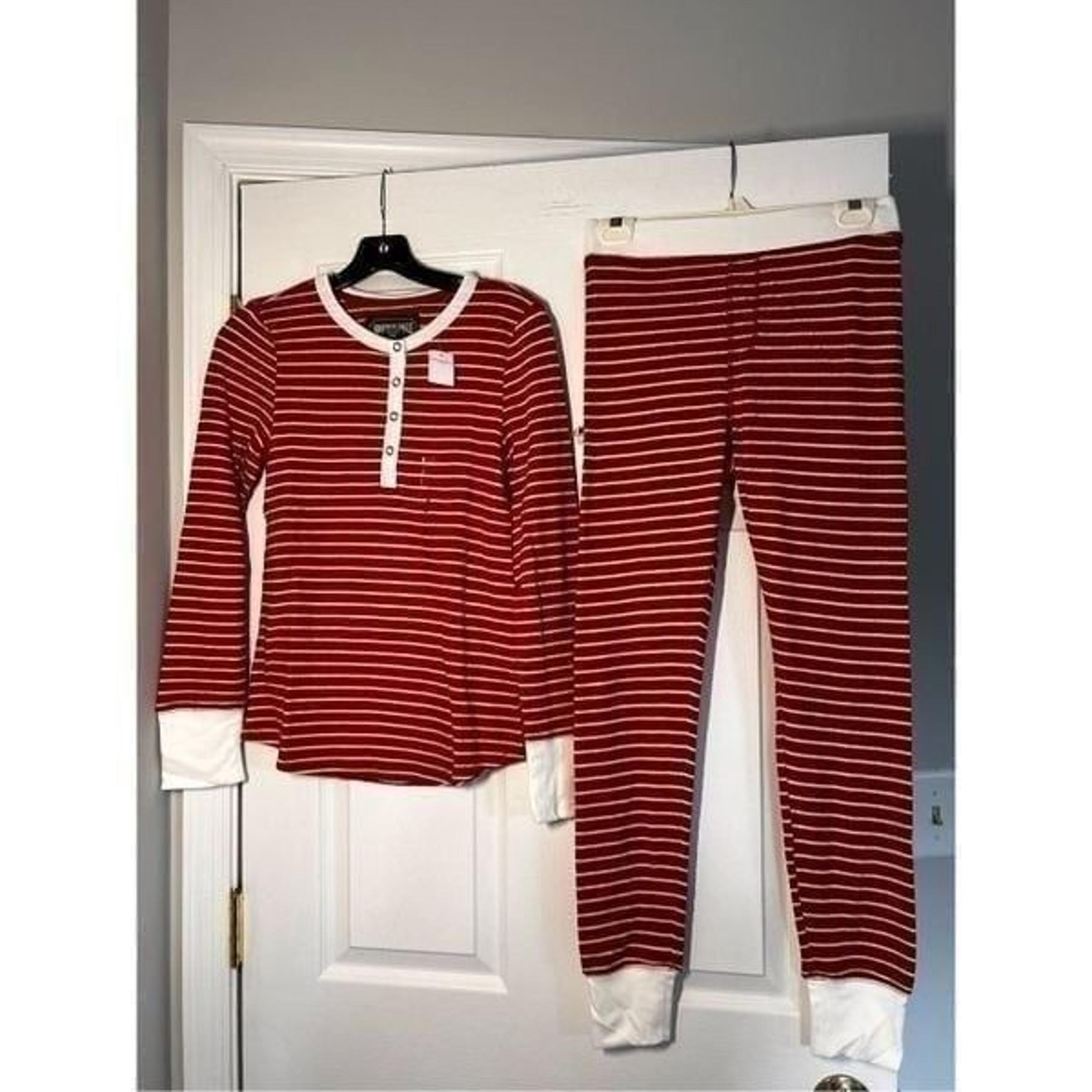 American eagle red and white Christmas pajama set size medium C11-18