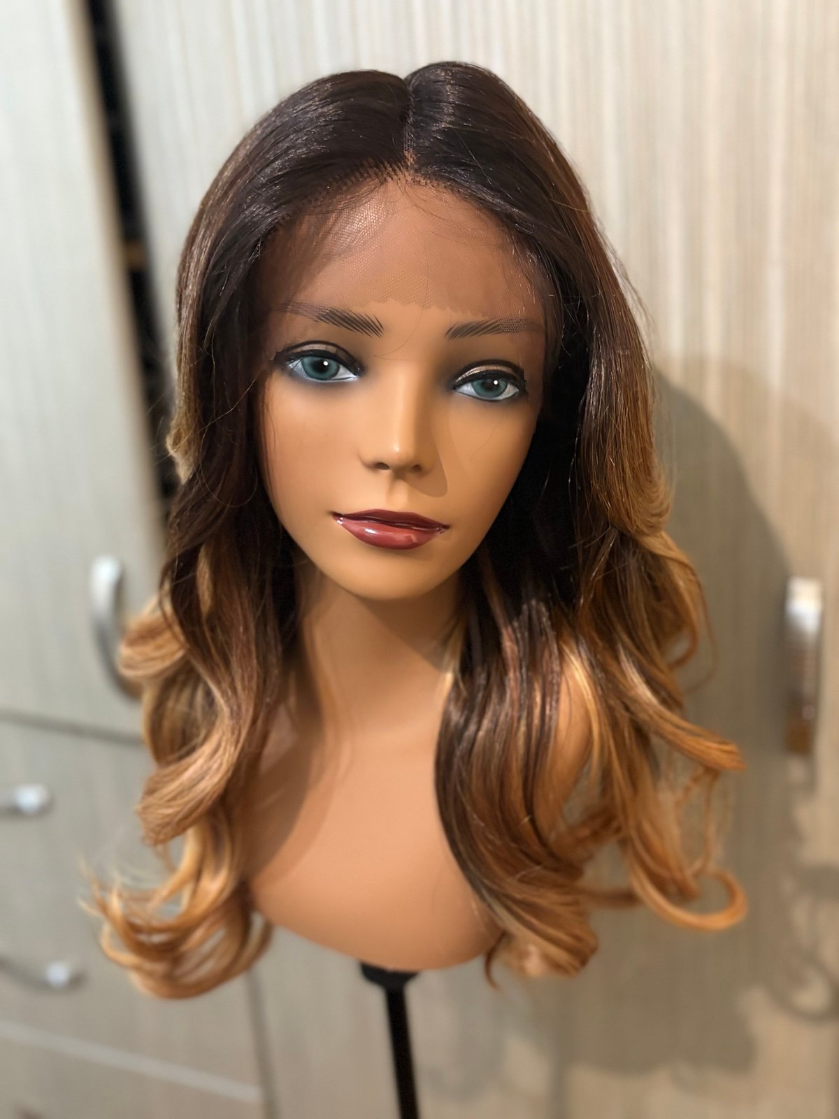 Premium synthetic CSC Dolce coloring wig with curtain bangs New