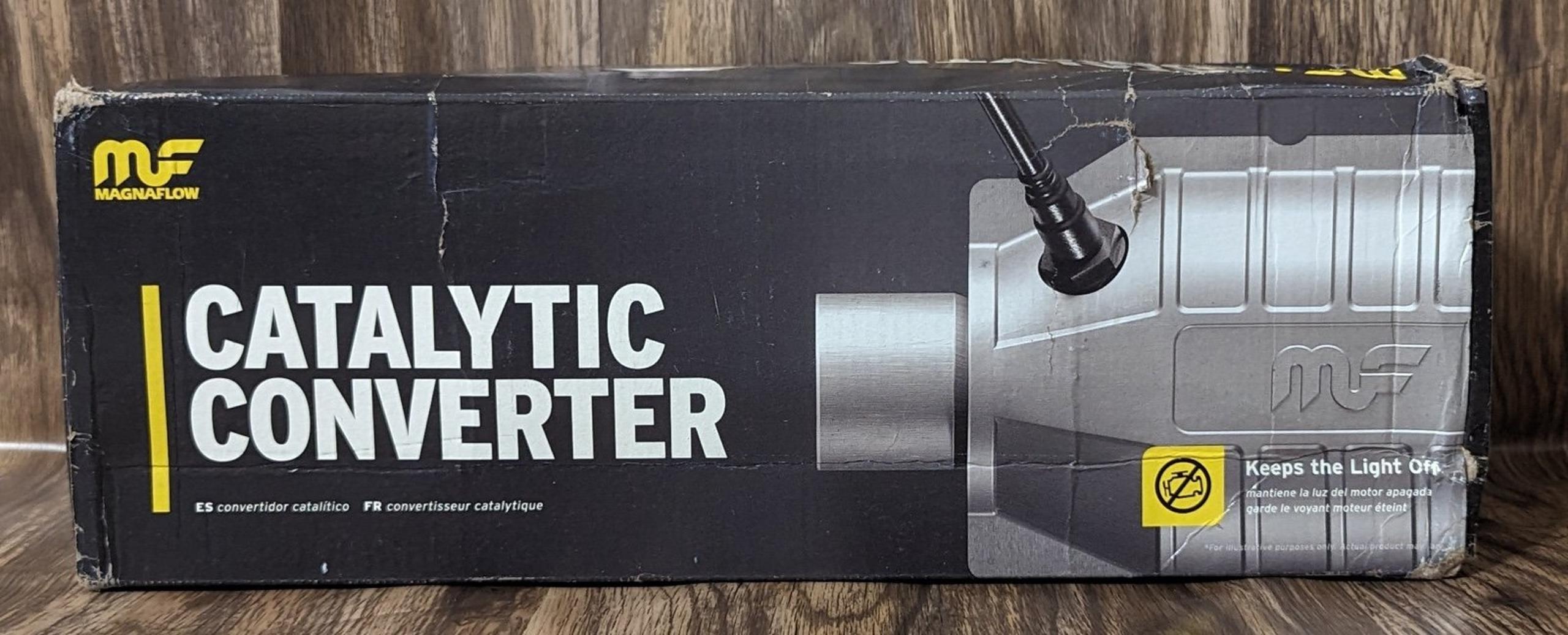 NIB Magnaflow 99206HM Universal EPA Compliant Catalytic Converter 2.50" Inlet/Ou