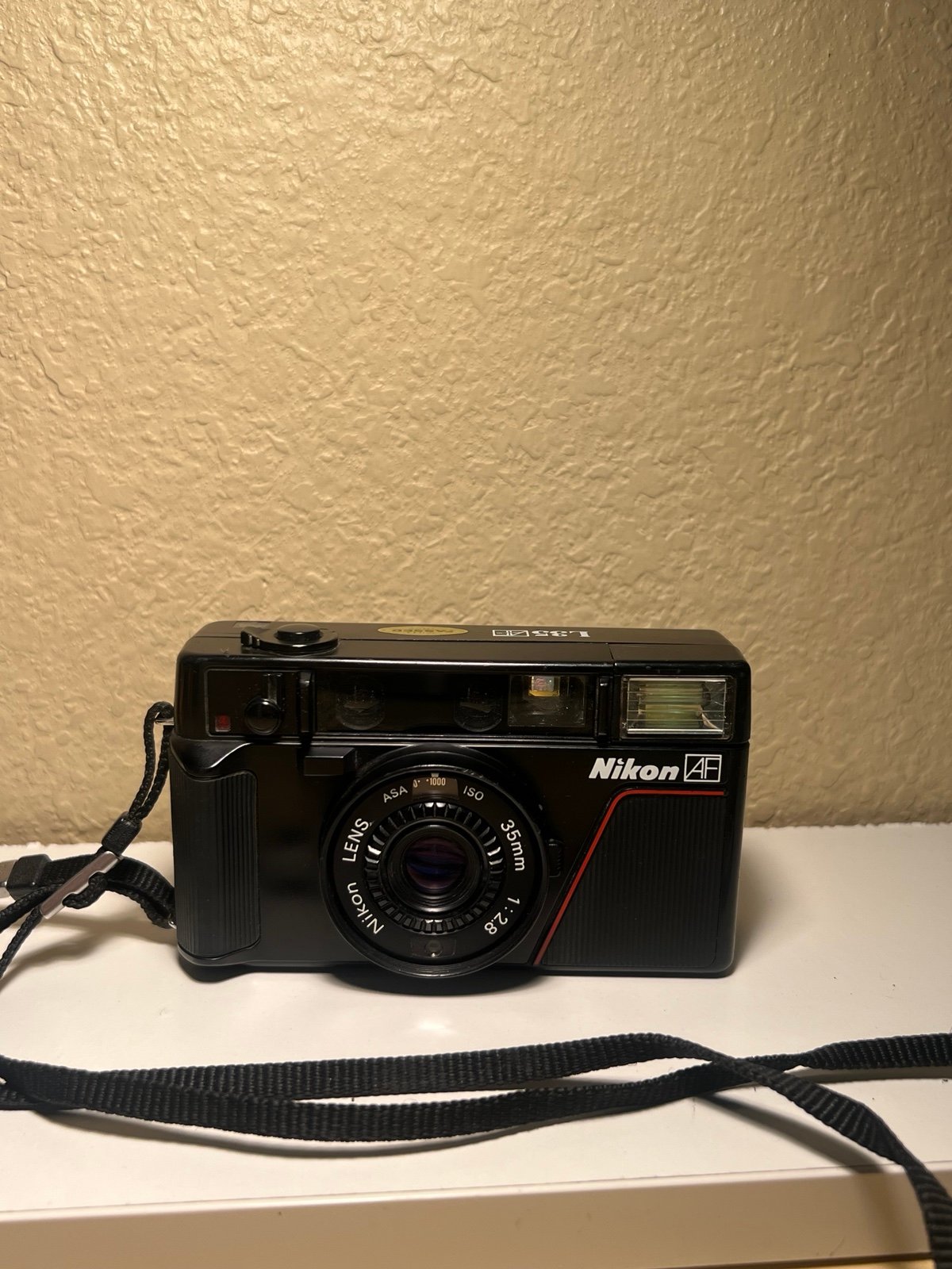 Nikon L35 AF One Touch L35AF Point and Shoot 35mm Film Camera Bulit-in Flash, AF