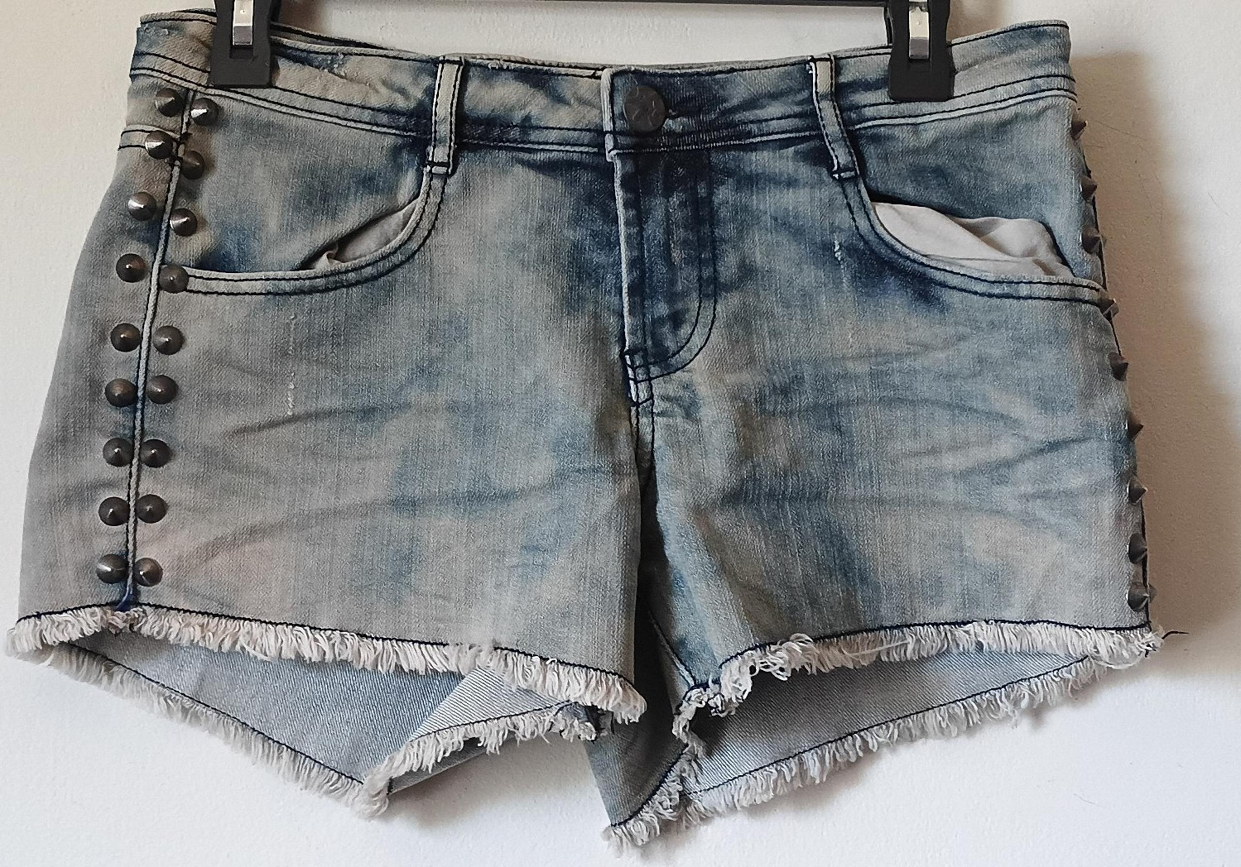 Women's VANILLA STAR Size 7 Cut off Metal Studded Shorts