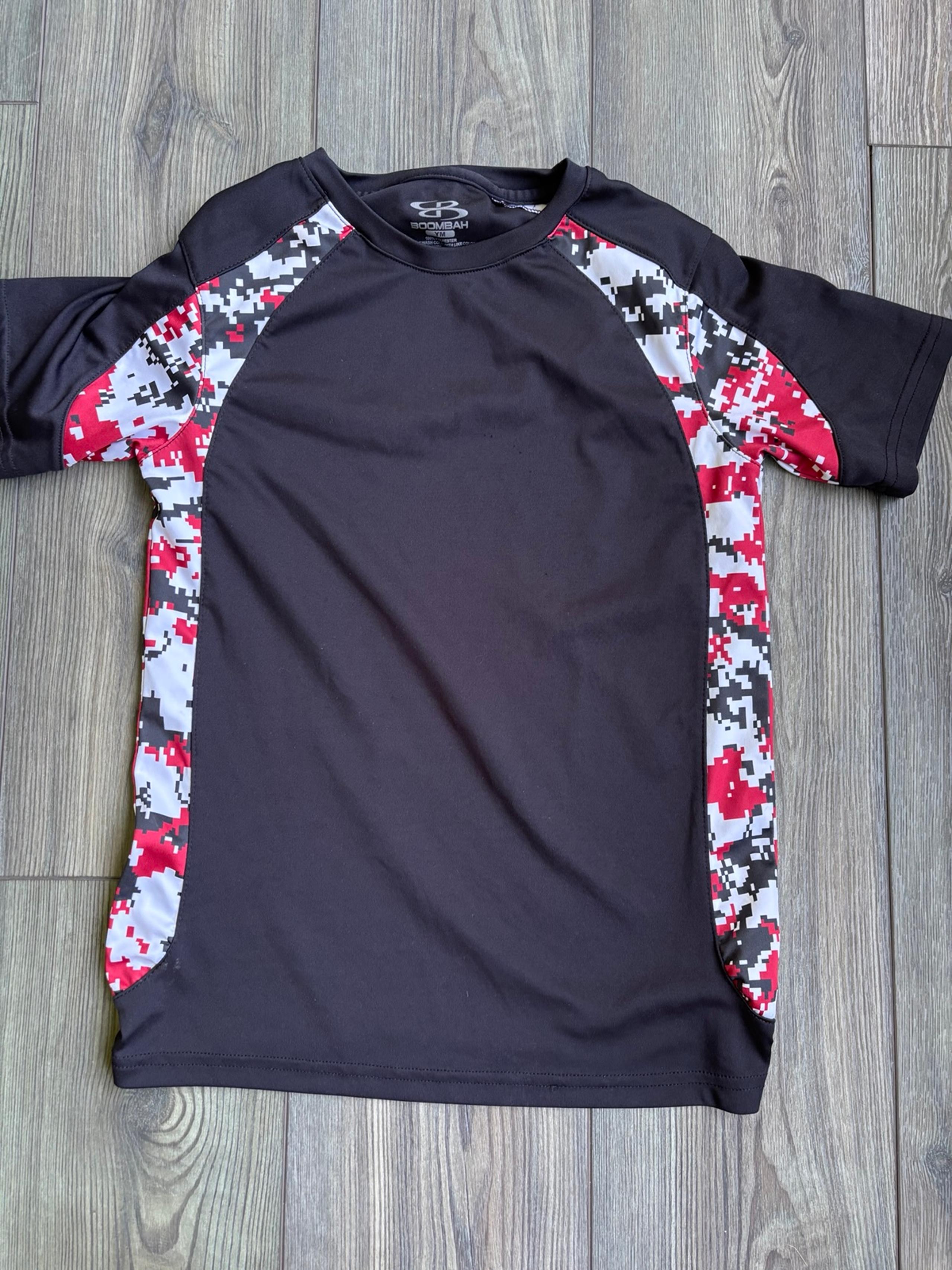 Boys Black Red Digital Camo Short Sleeve Shirt Size YM- defect see pic - Boombah