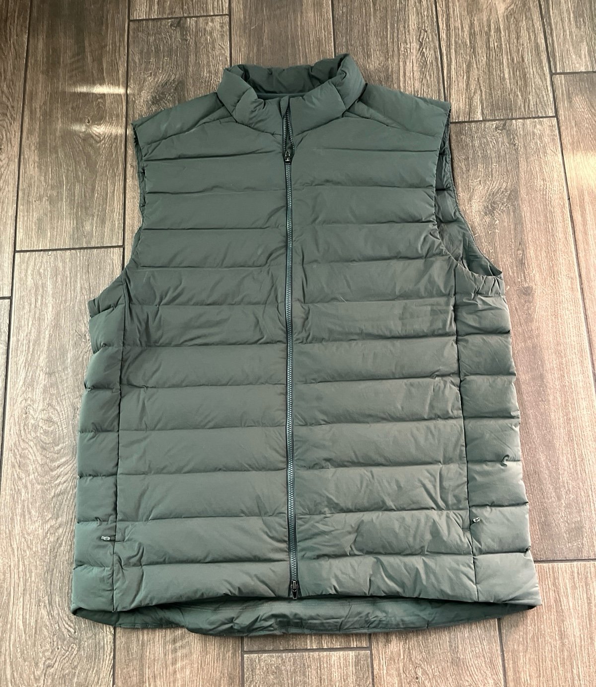 Lululemon navigation 700 down fill vest