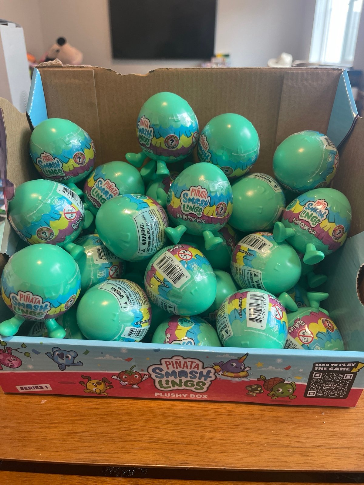 32 pack mystery piñata, smash lings rainbow pod