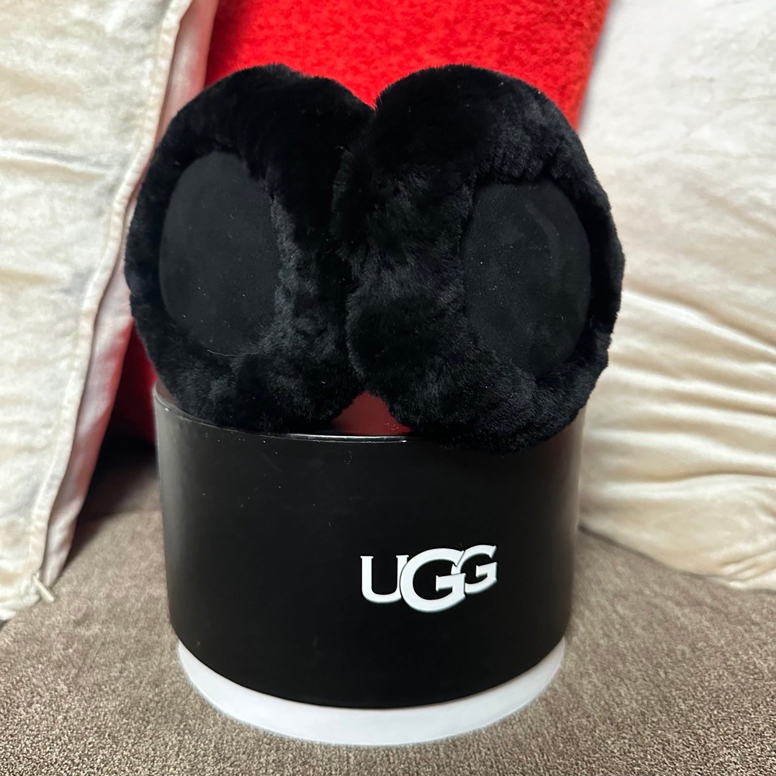 New UGG black / chestnut earmuffs