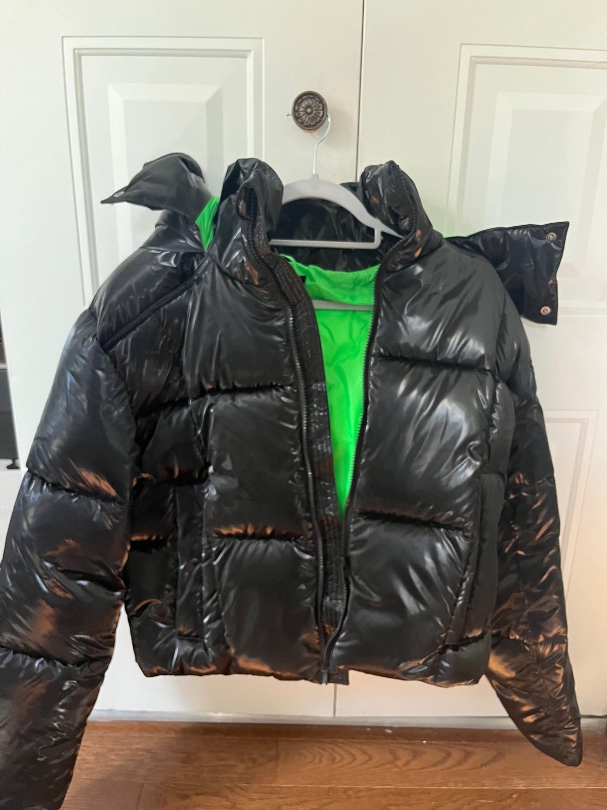 Alo Pearlized Puffer black green jacket