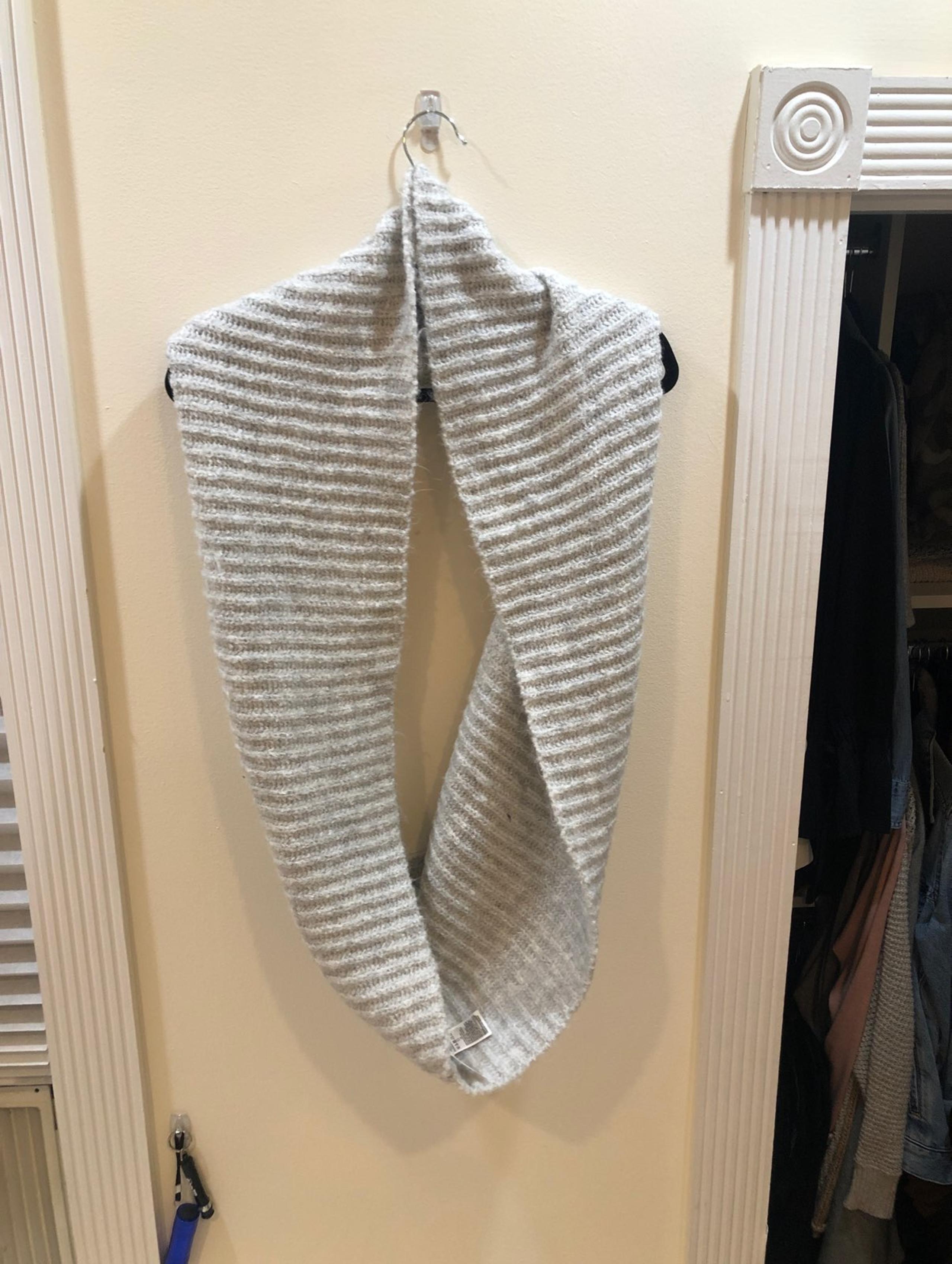 Gap scarf and glove set