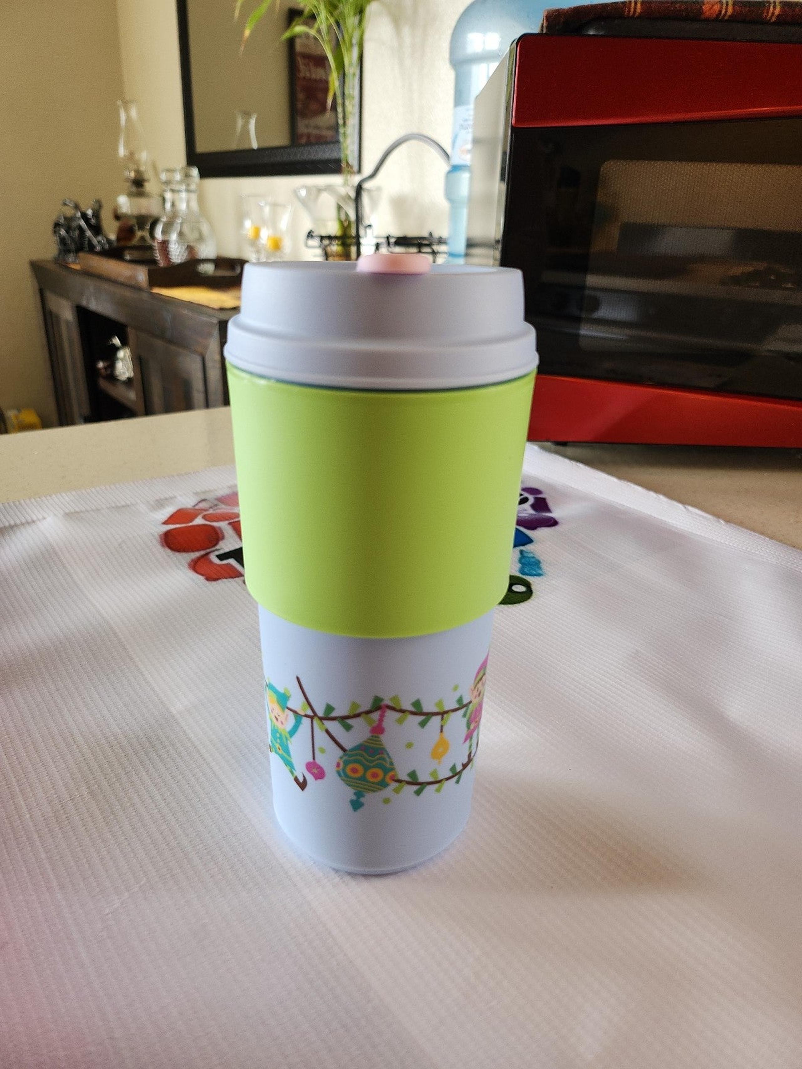 NEW! TUPPERWARE SANTAS WORK SHOP COFFEE ON THE GO CUP 17 OZ