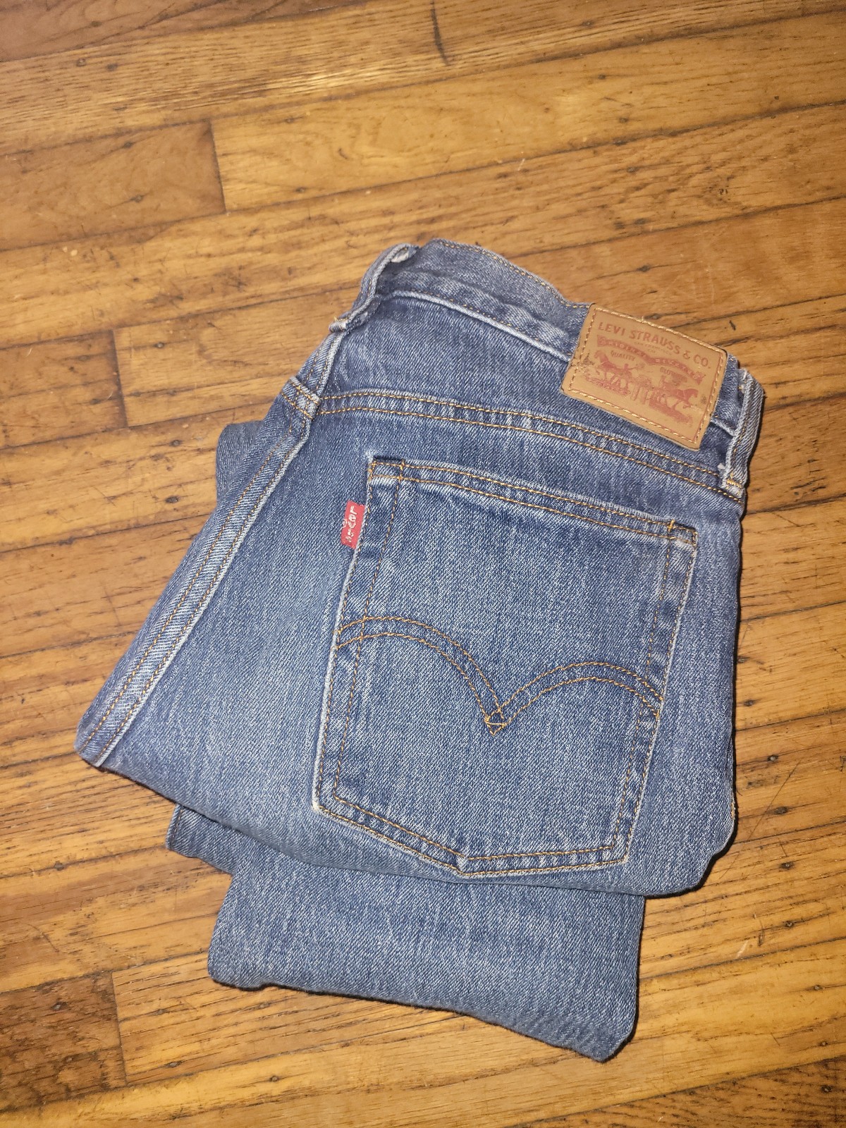 Levis whiteoak cone buttonfly