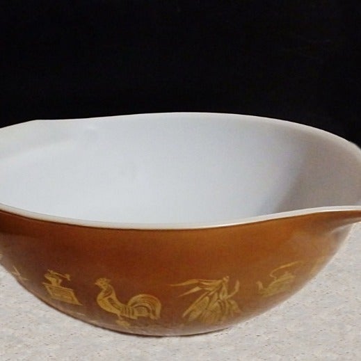 Pyrex Early American Cinderella Bowl