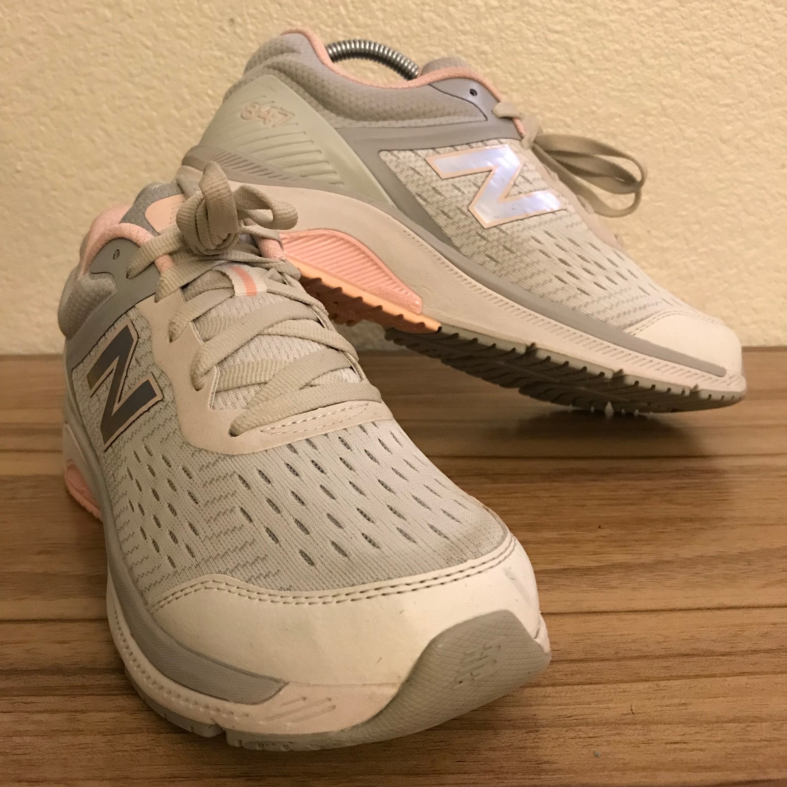 New Balance Womens 847 V4 Gray Running Shoes Sneakers Size 9 D Worn Once