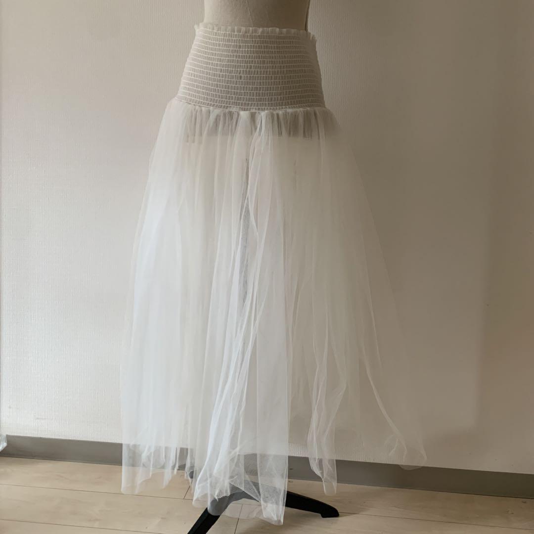 Rimfuu white tulle skirt.