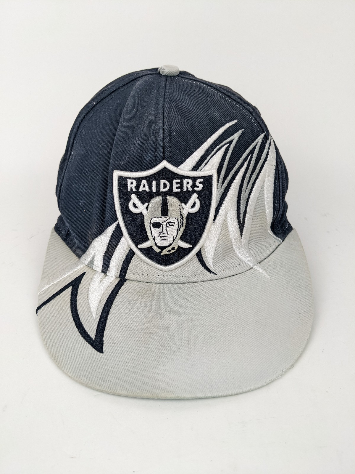 Oakland Raiders NFL Team Apparel Snapback Vintage Hat Shark Tooth Cap Grey Black