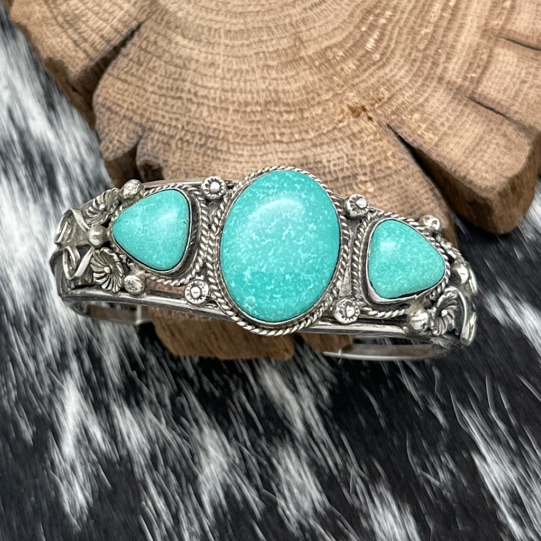 1990s RUNNING BEAR SHOP Sterling Silver & Turquoise Cuff Bracelet Fancy Details