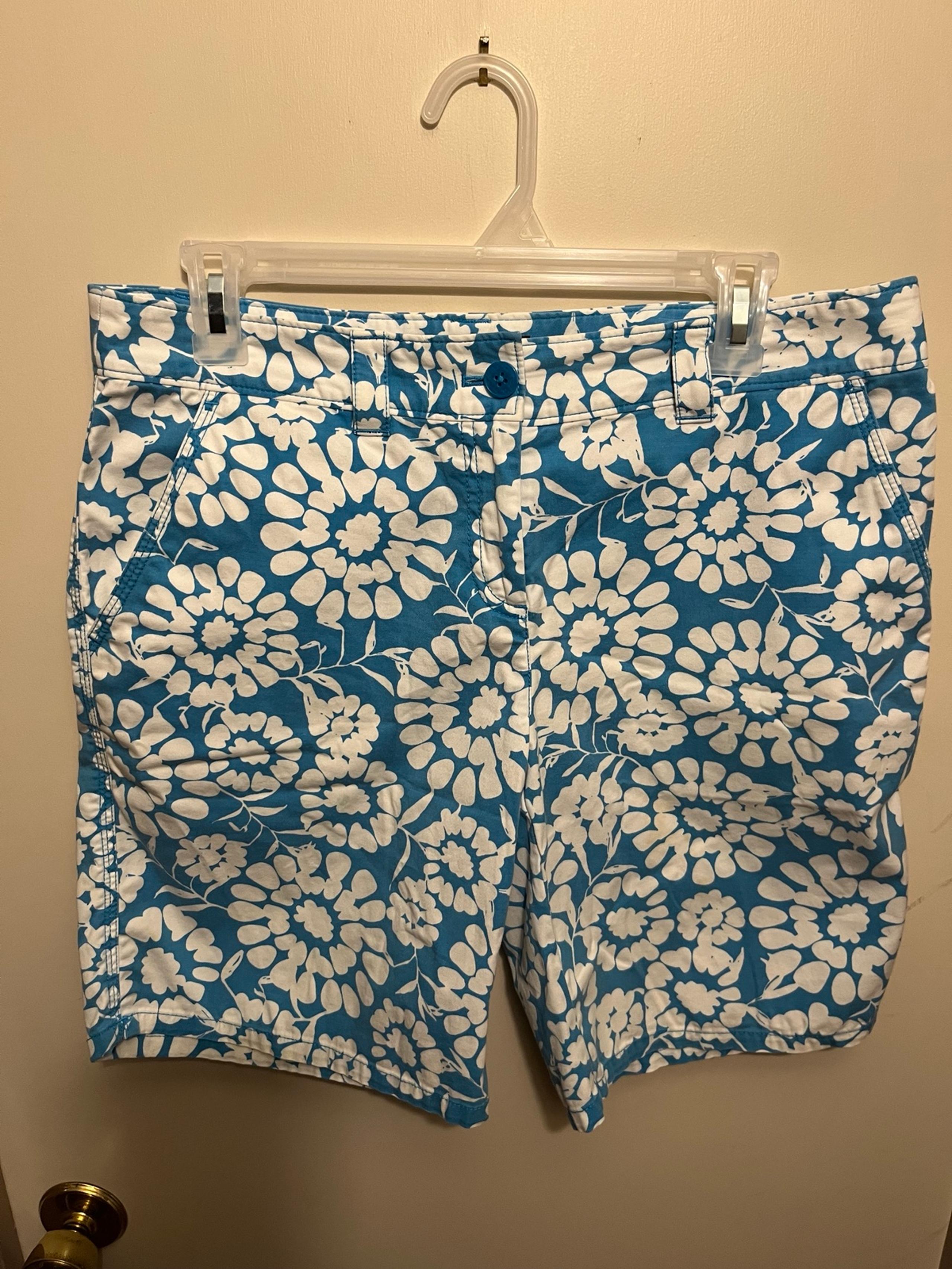 Women’s Tommy Bahama blue/ floral shorts size 8