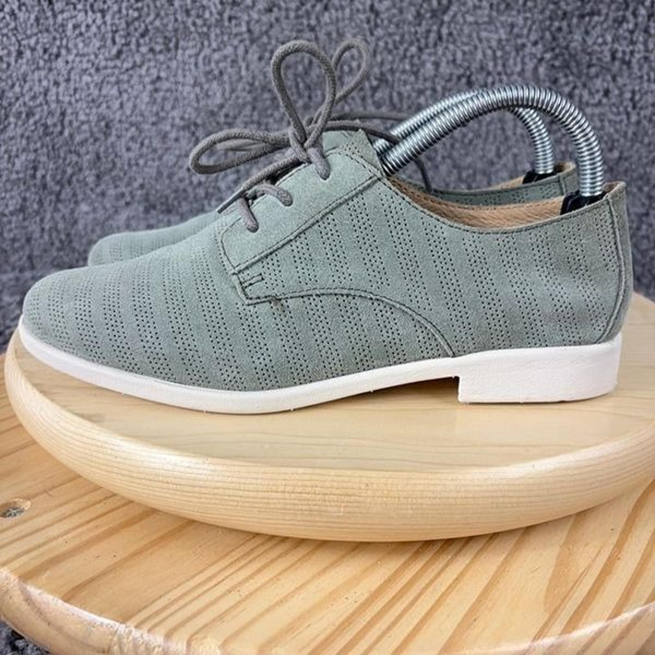 Born Passi Derby Shoe Women Size 8 Suede Green Perforated Leather Oxford Lace Up