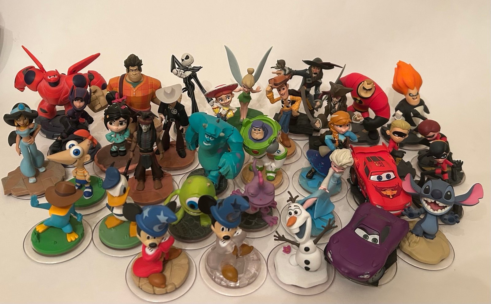 60+ Figures Disney Infinity lot Star Wars Marvel 30+ Levels/Discs