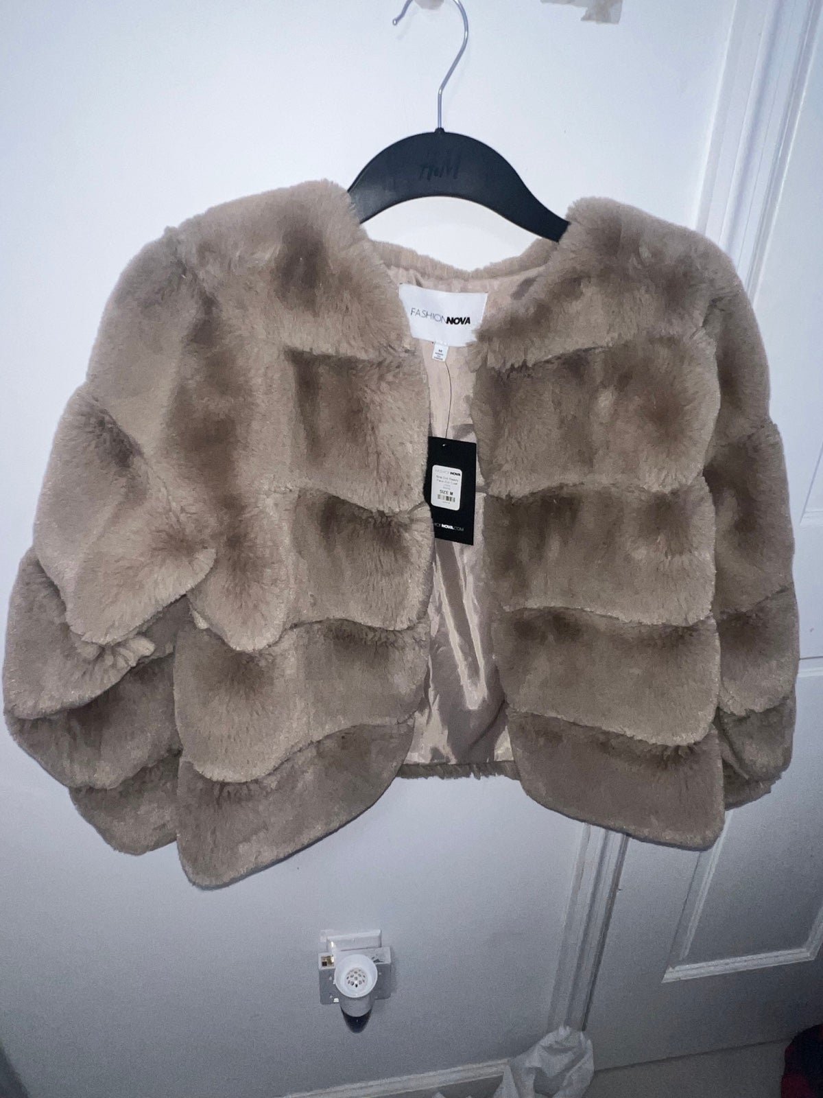 FASHION NOVA: She got ready faux fur coat